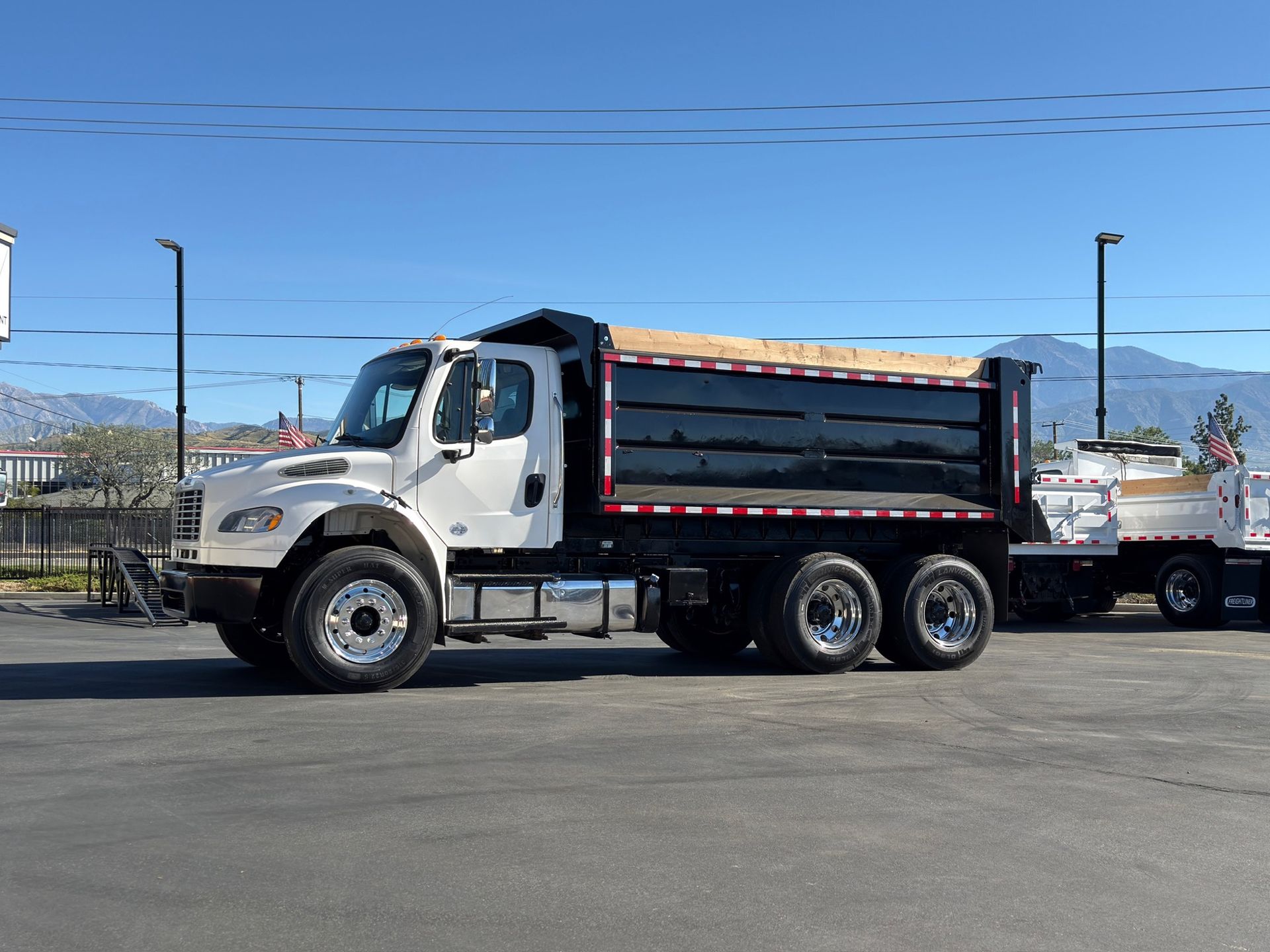 2016 Freightliner M2 photo 1