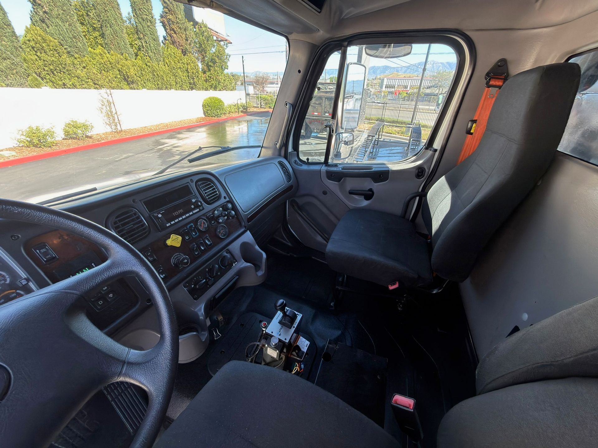 2016 Freightliner M2 photo 17