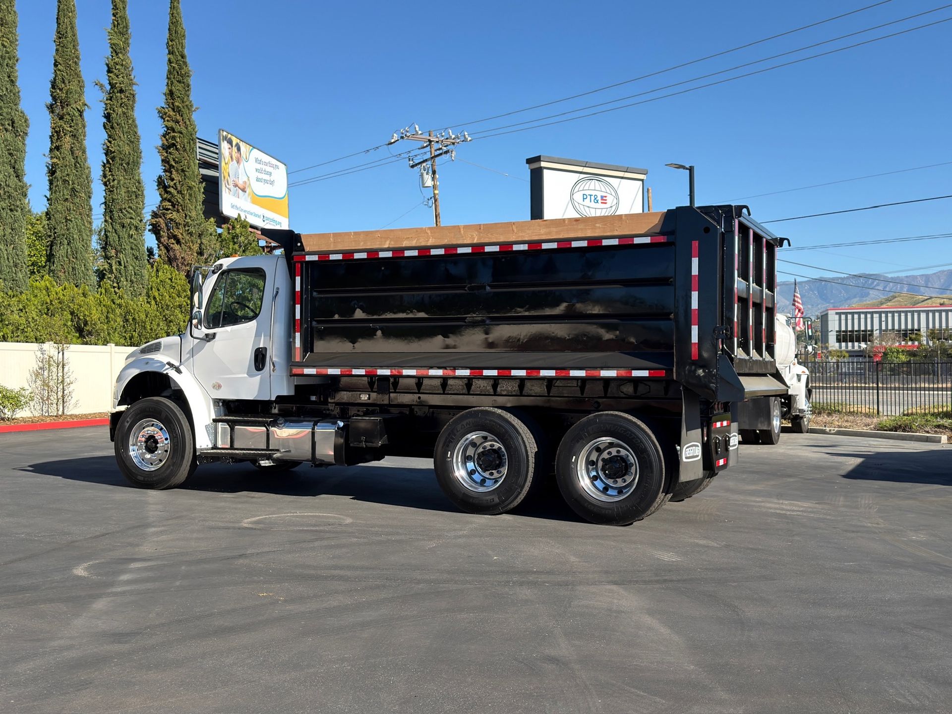 2016 Freightliner M2 photo 3