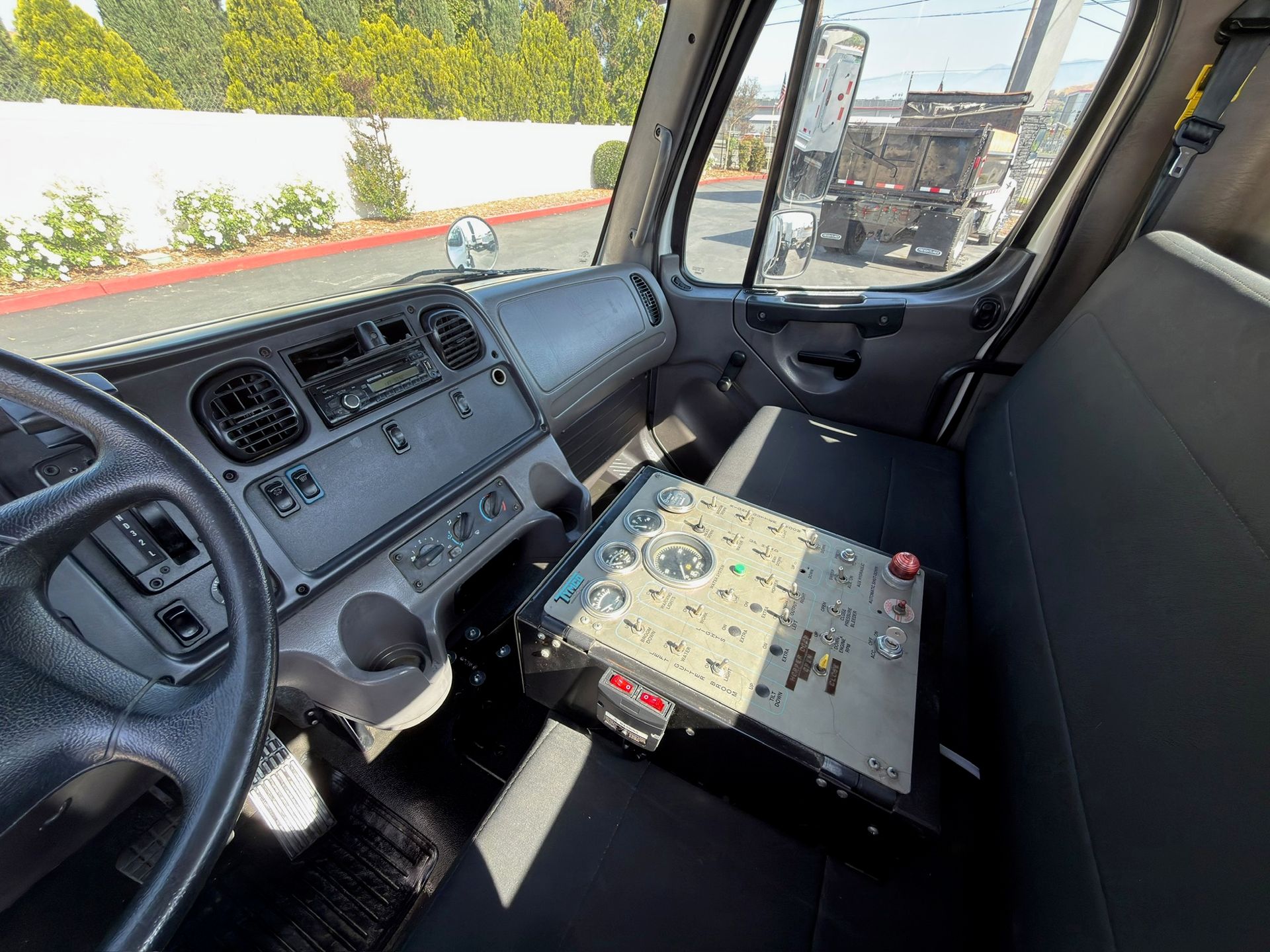 2016 Freightliner M2 photo 15