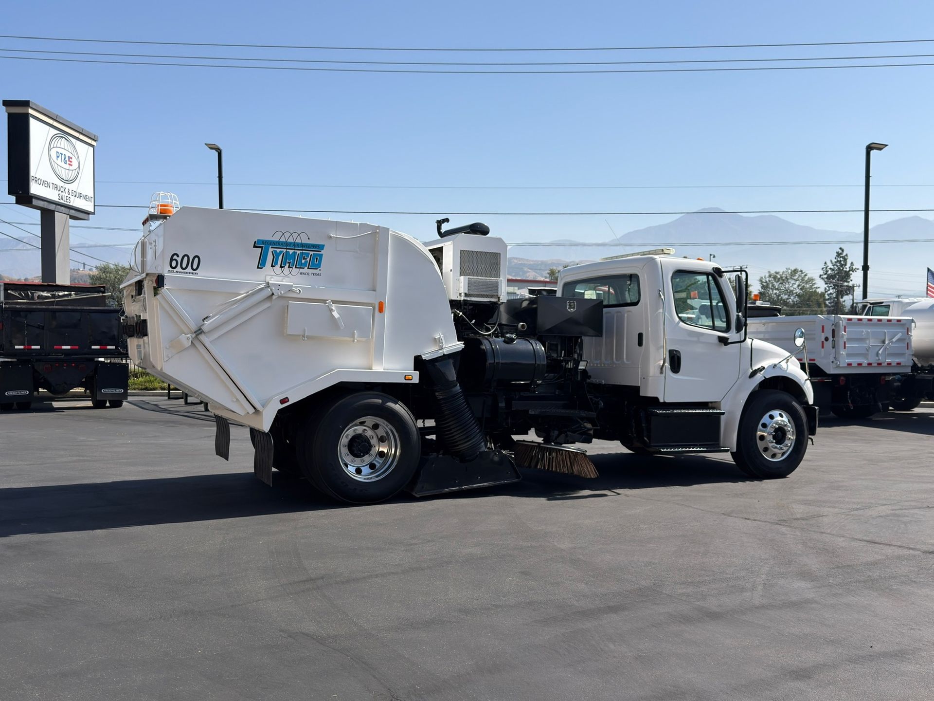 2016 Freightliner M2 photo 5