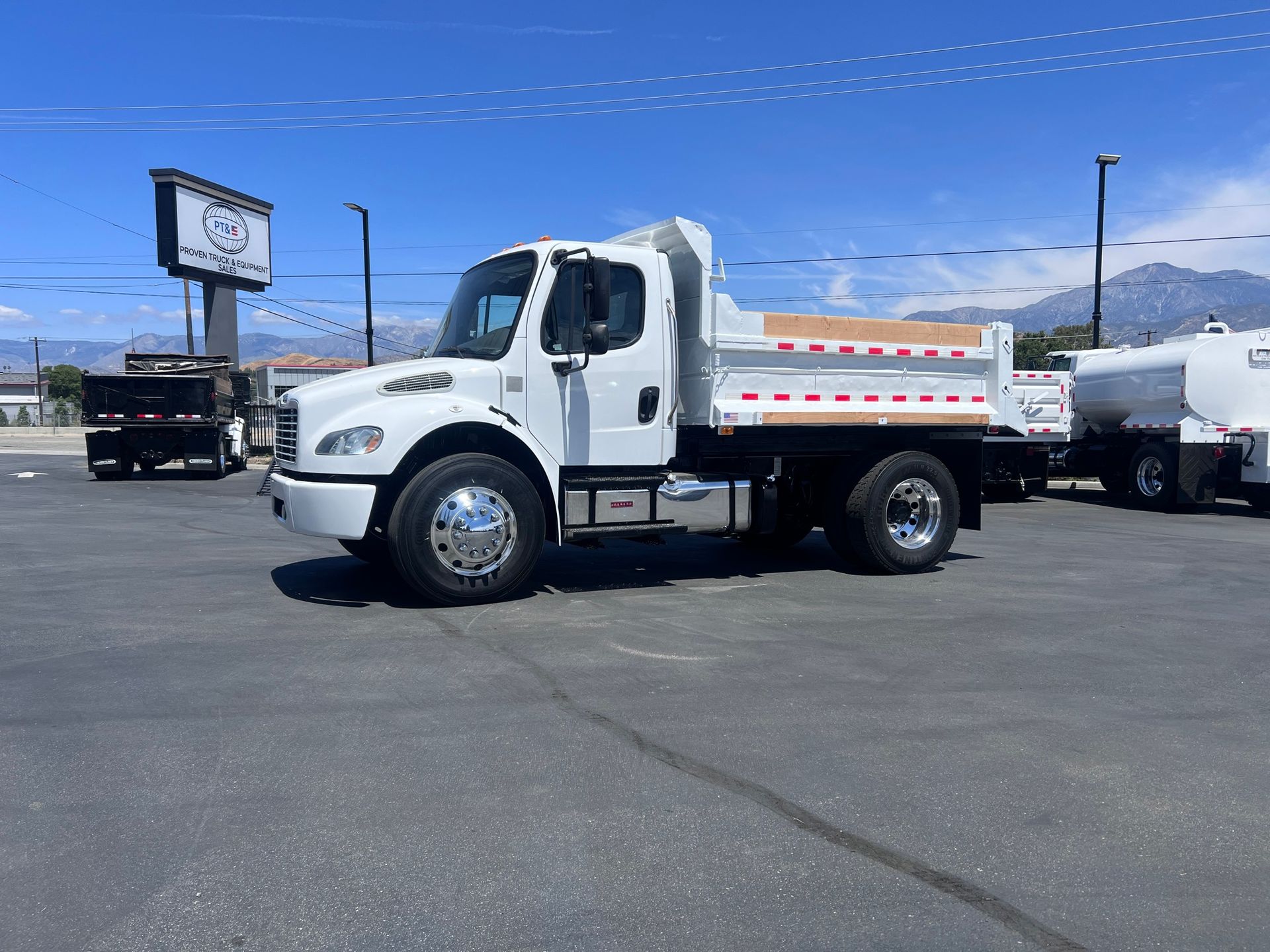 2018 Freightliner M2 photo 1