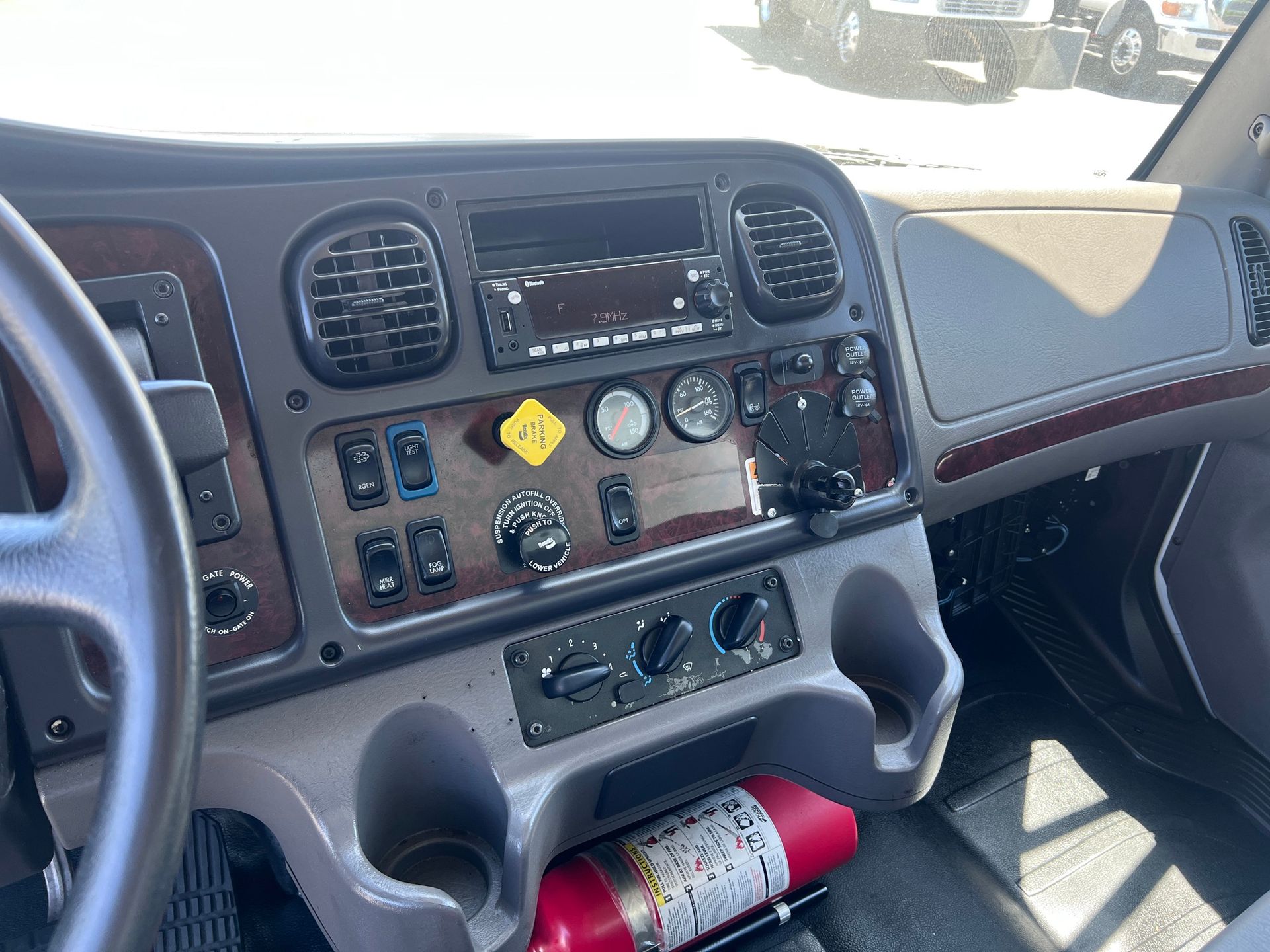 2018 Freightliner M2 photo 13