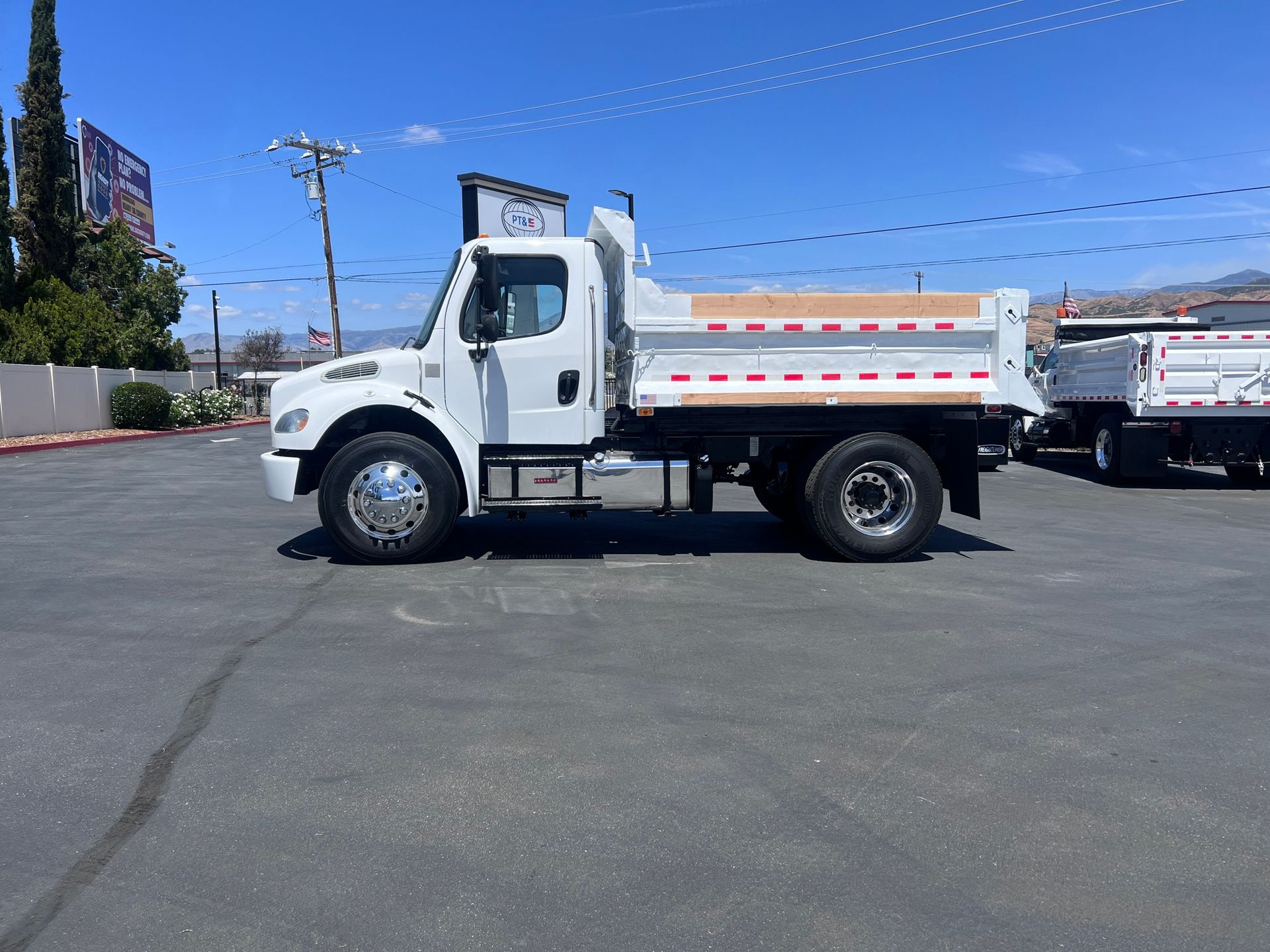 2018 Freightliner M2 photo 2