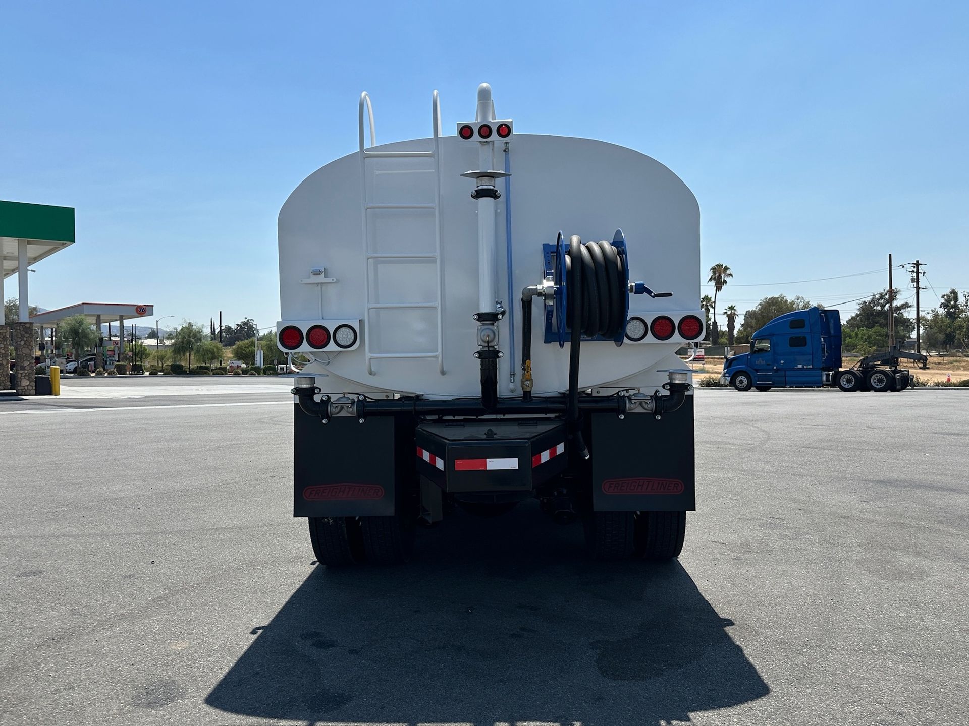 2017 Freightliner M2 photo 4