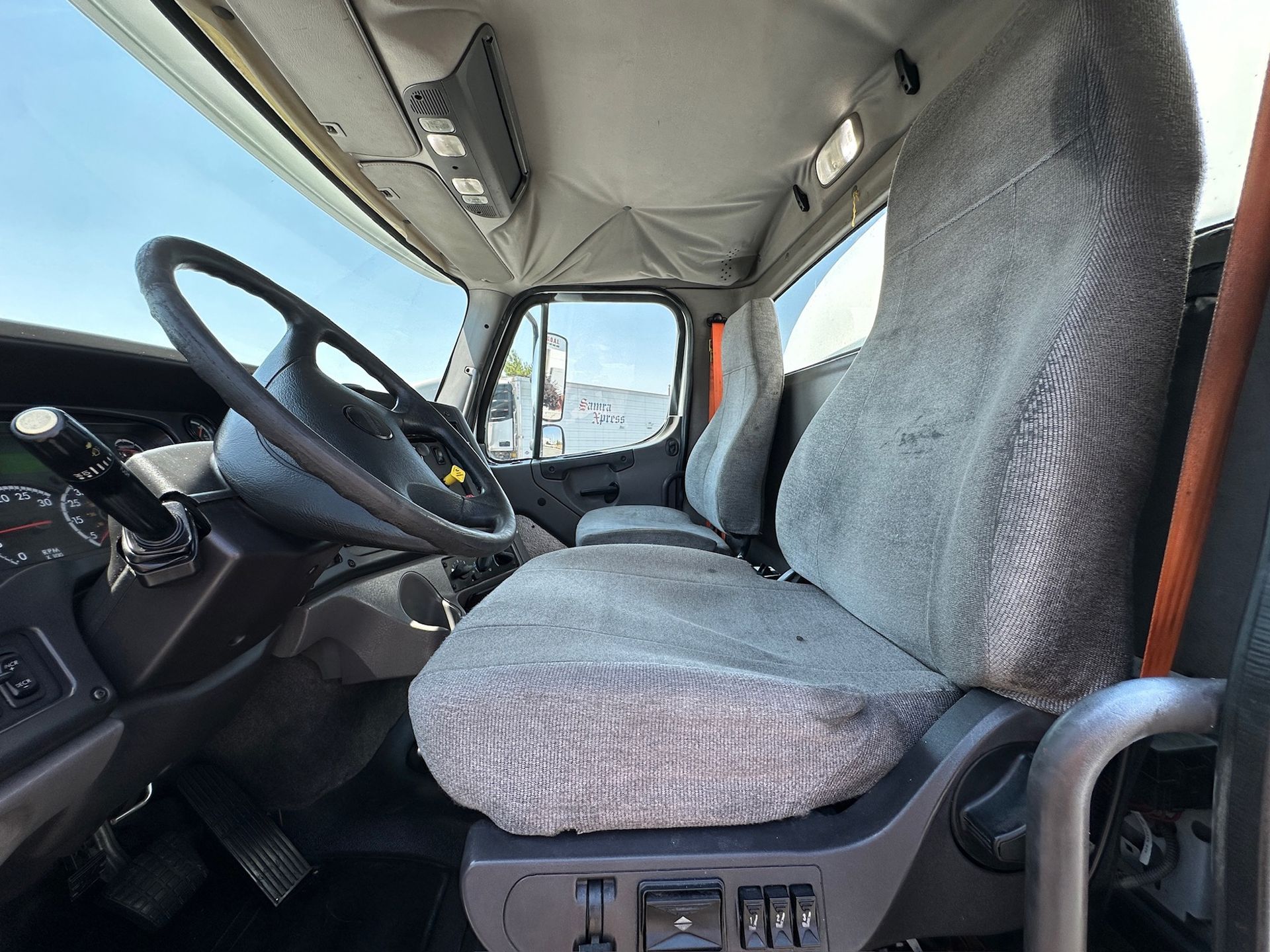 2017 Freightliner M2 photo 9