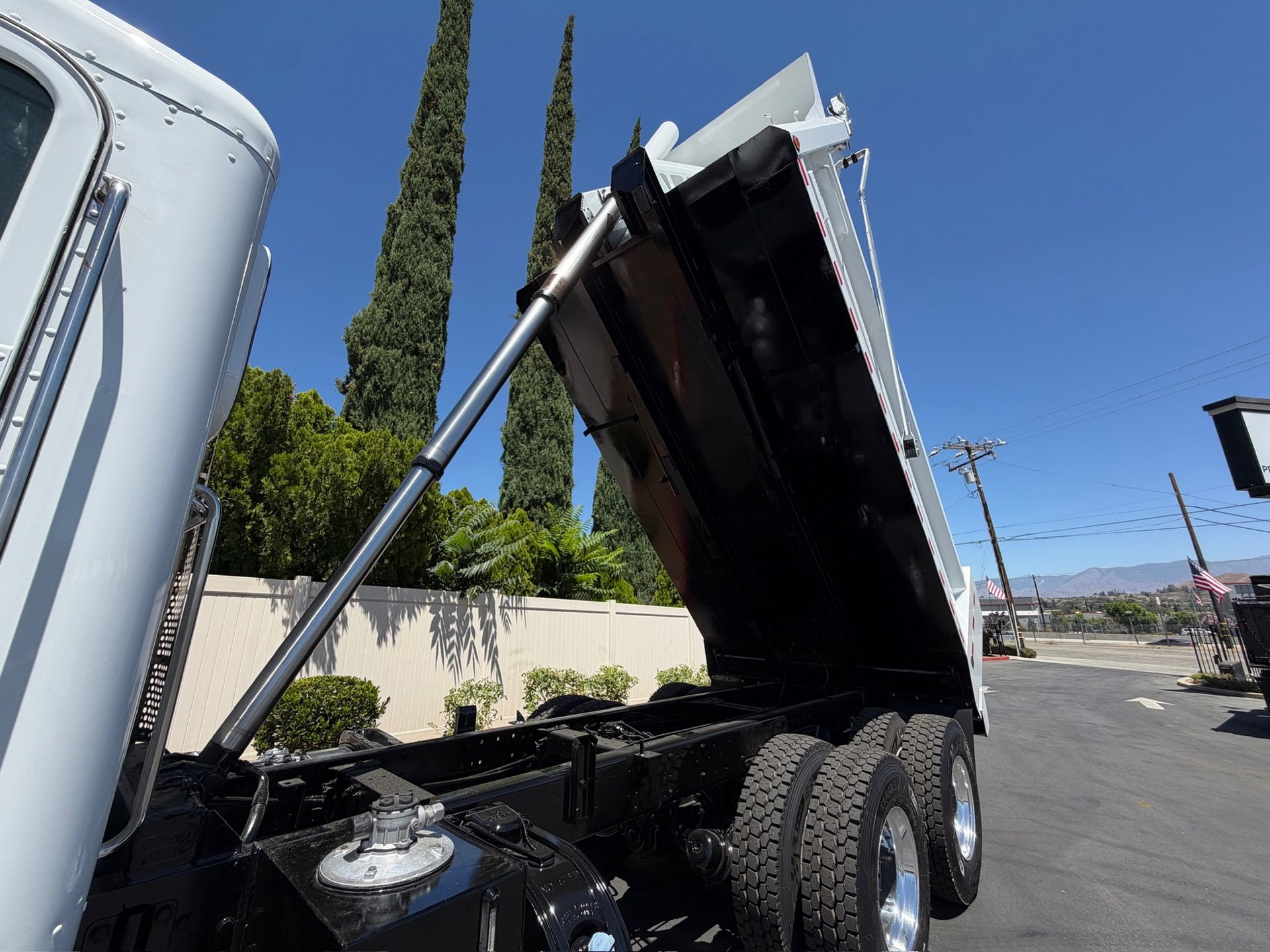 2019 Peterbilt 337 photo 15