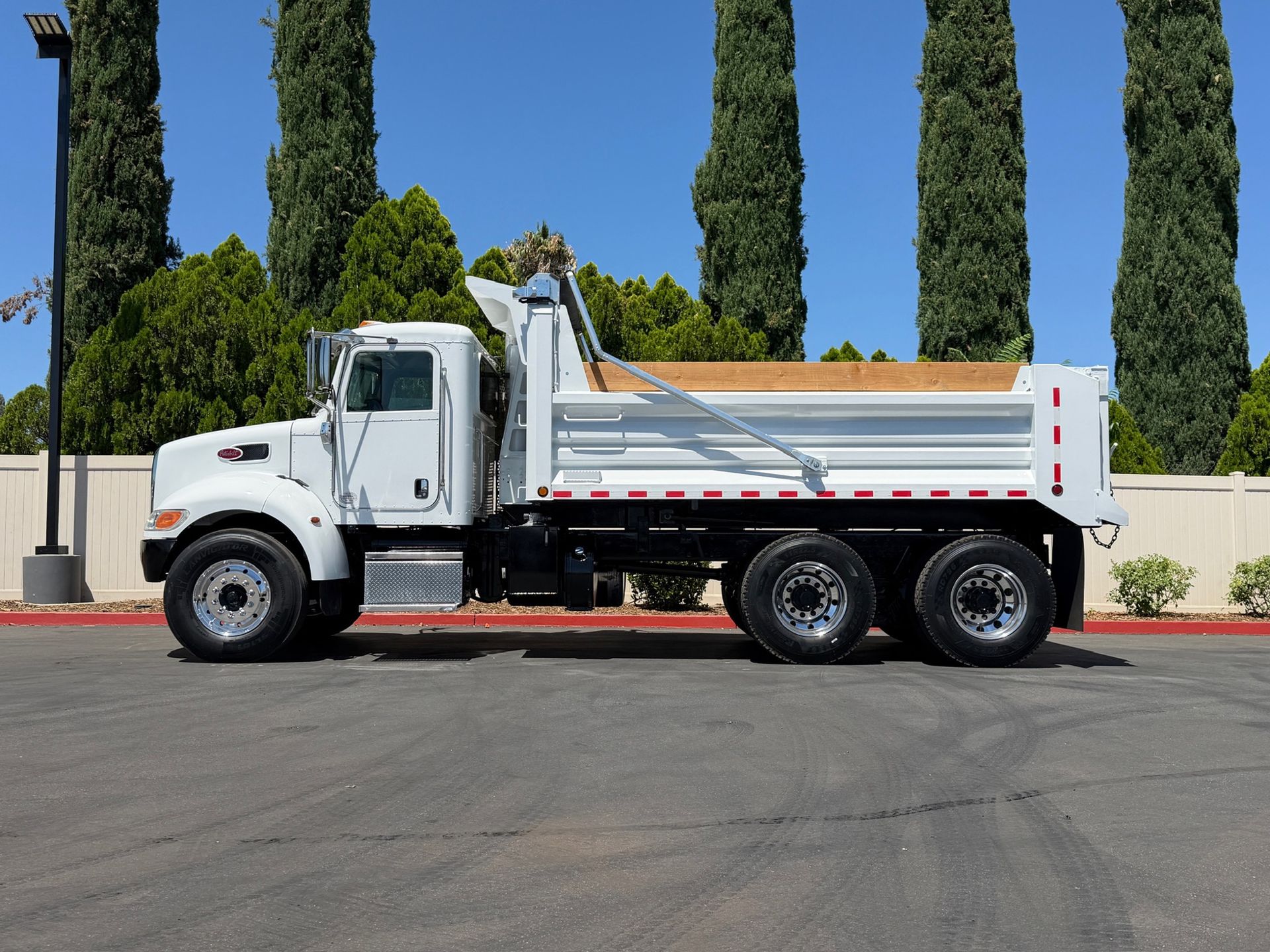 2019 Peterbilt 337 photo 2