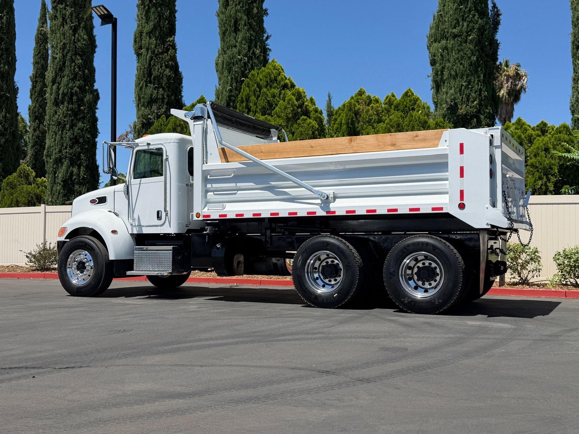 2019 Peterbilt 337 photo 3