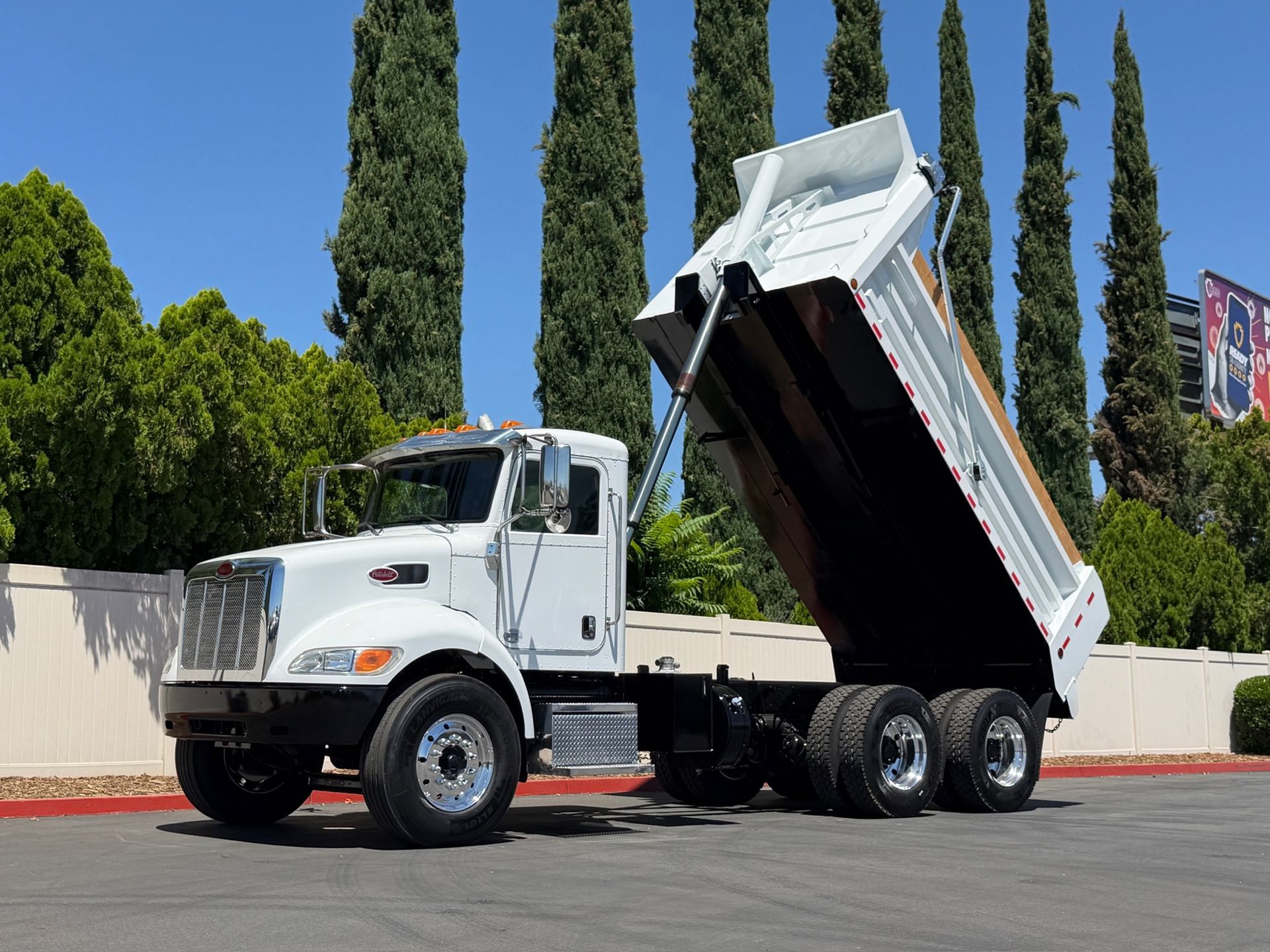 2019 Peterbilt 337 photo 8