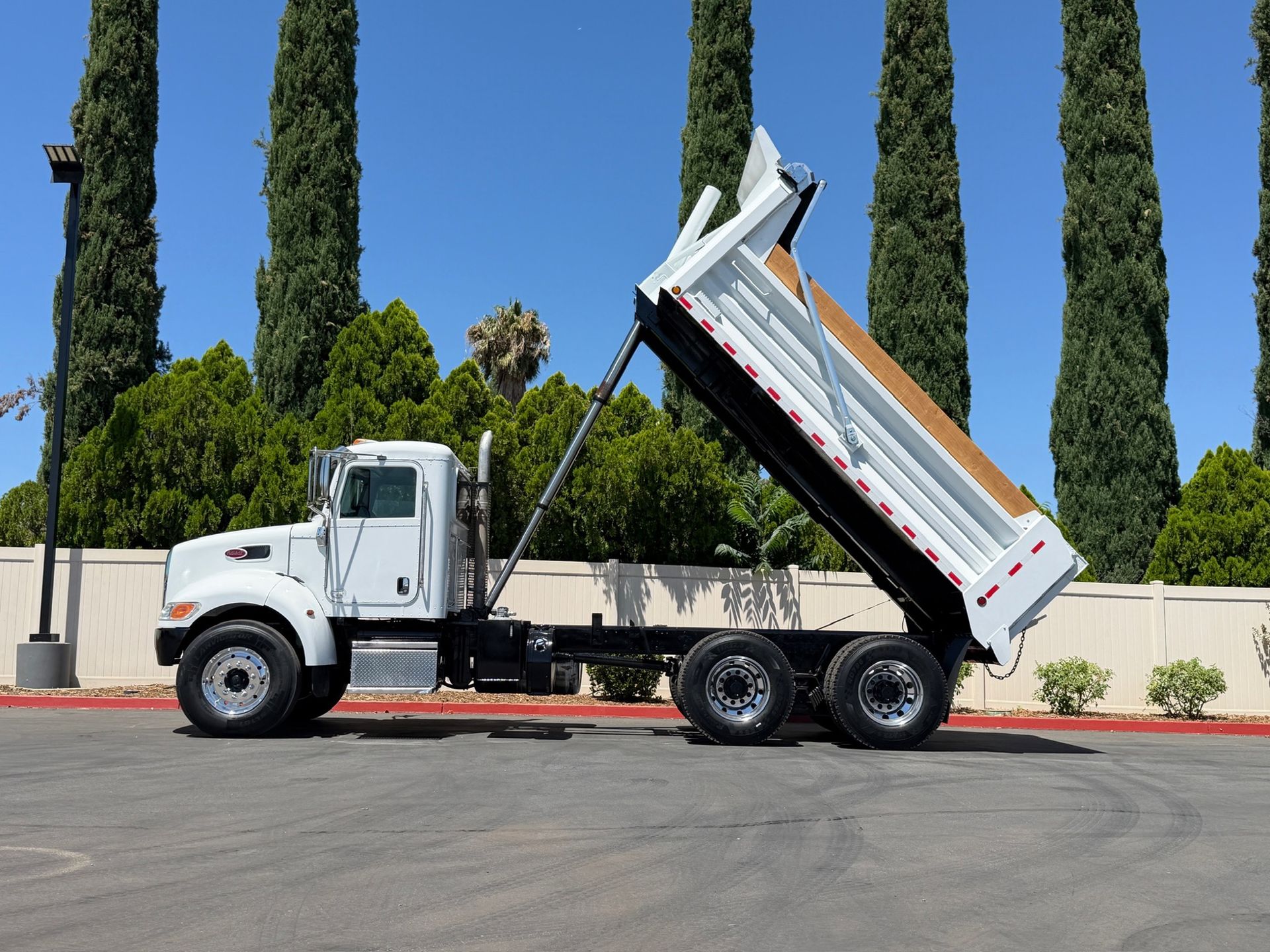 2019 Peterbilt 337 photo 9