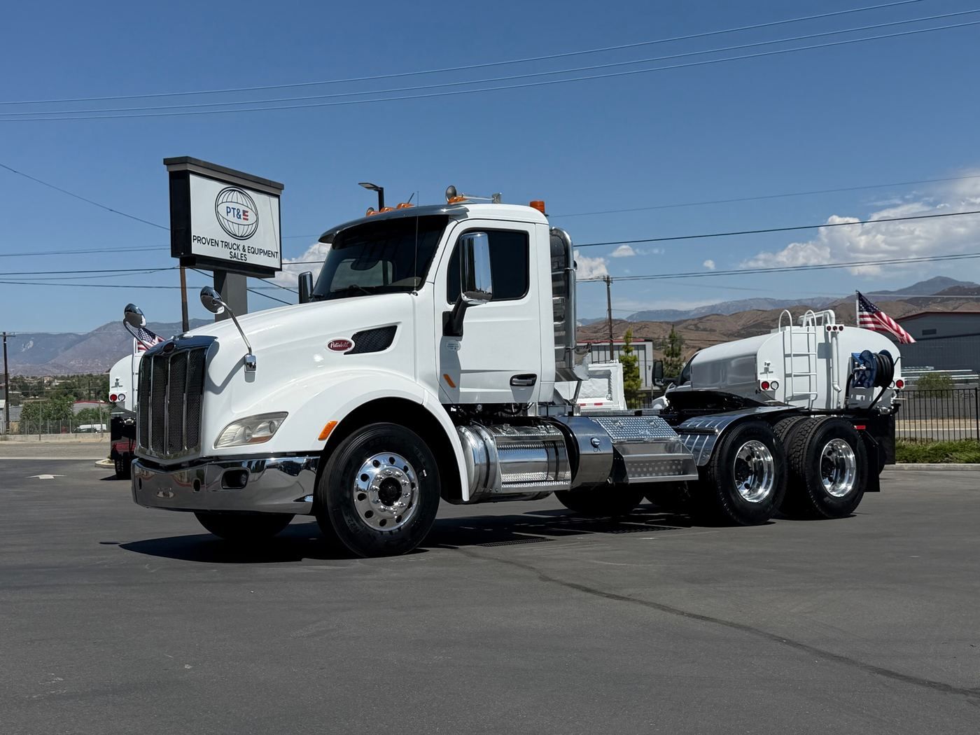 2015 PETERBILT 579 — photo 1 of 17