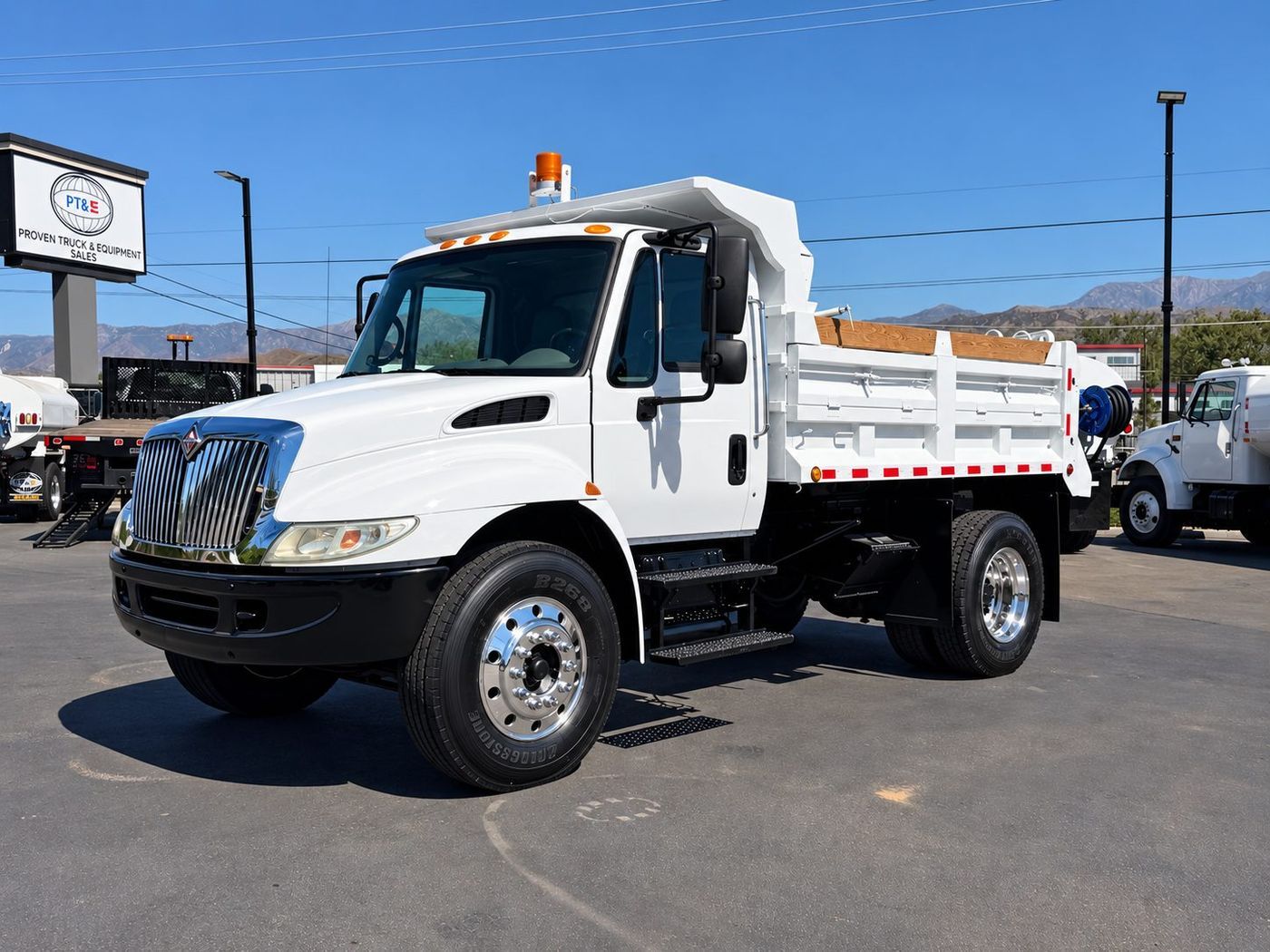 2003 International 4300 — photo 1 of 17