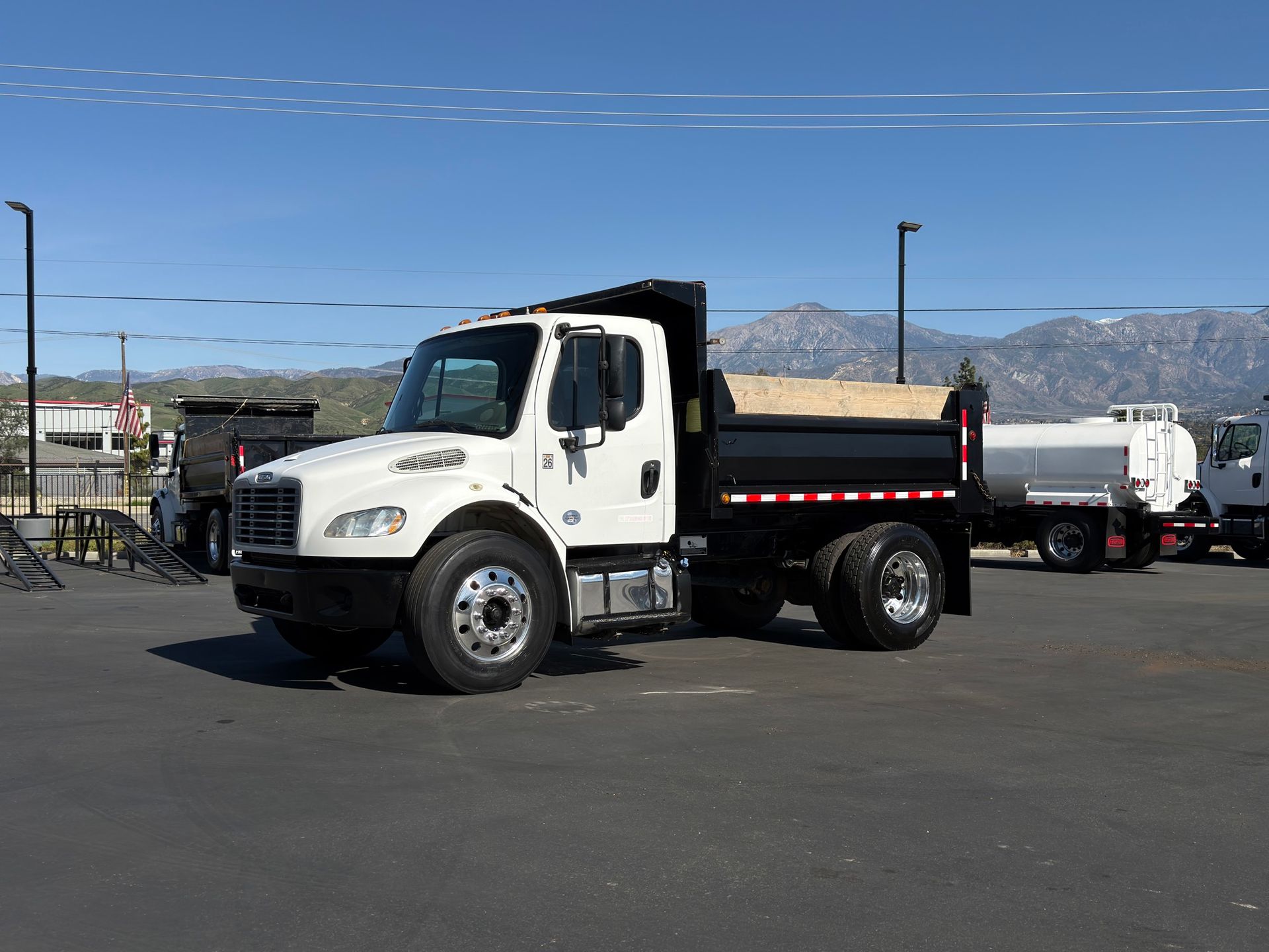 2017 Freightliner M2 photo 1