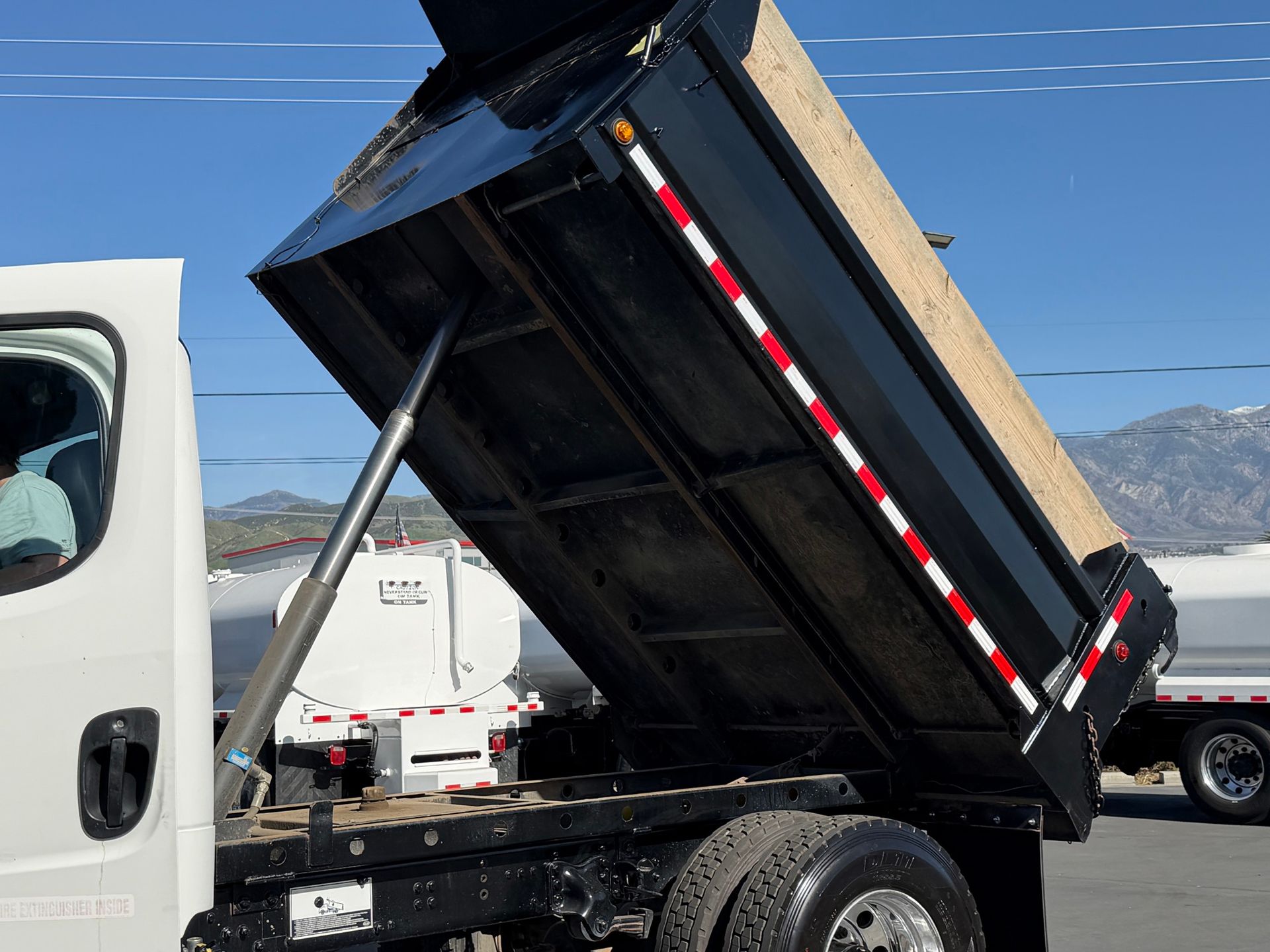 2017 Freightliner M2 photo 10