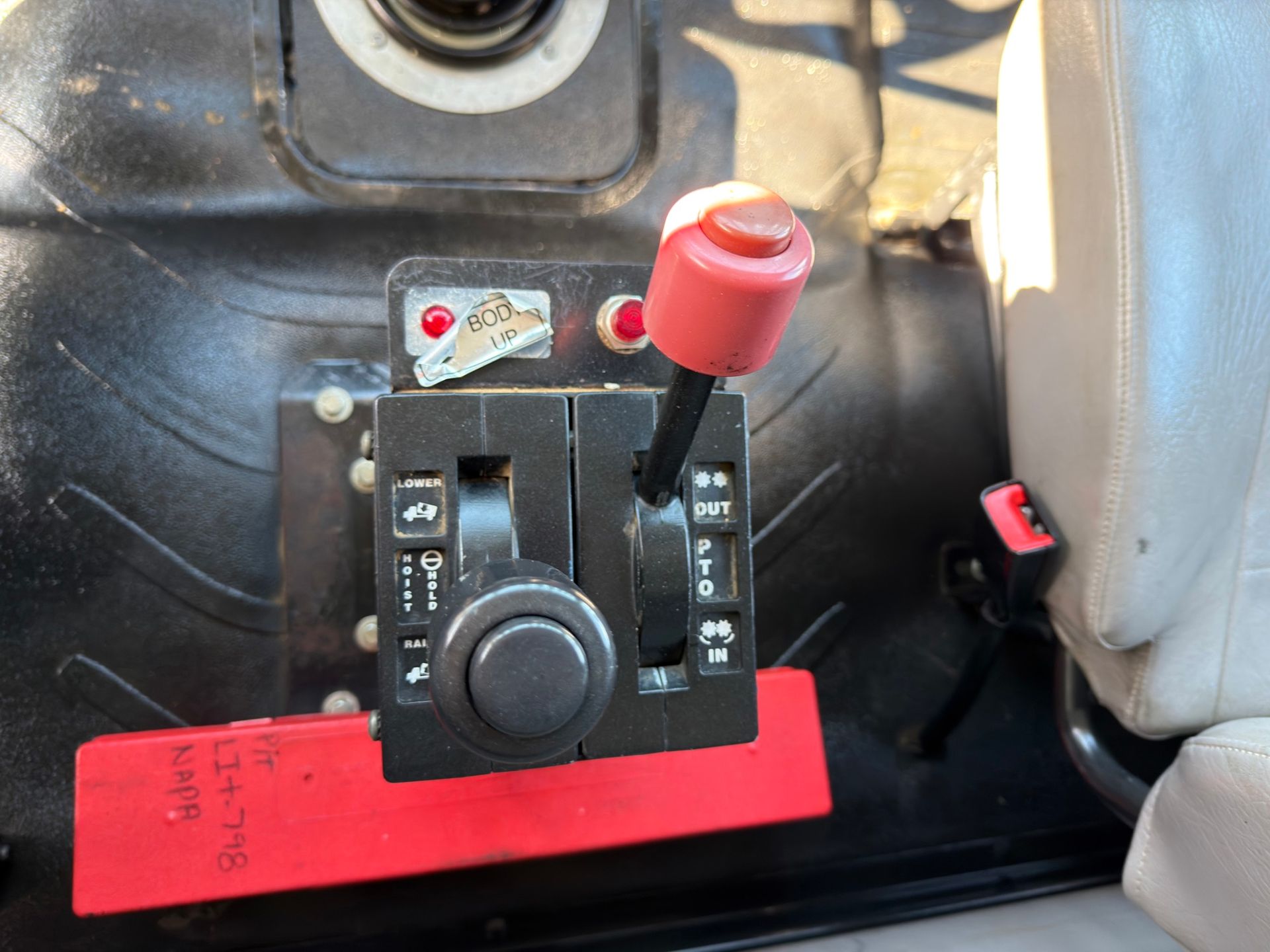 2017 Freightliner M2 photo 19