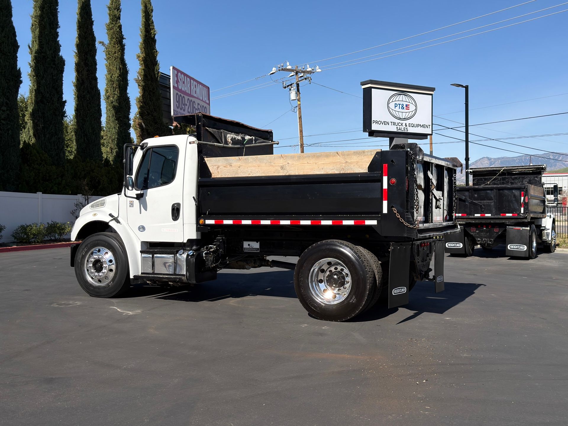 2017 Freightliner M2 photo 3