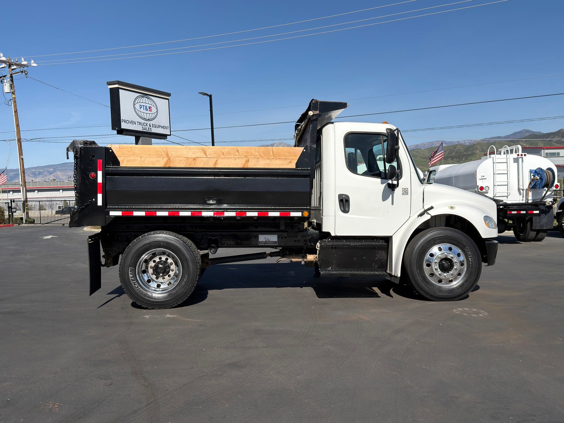 2017 Freightliner M2 photo 6
