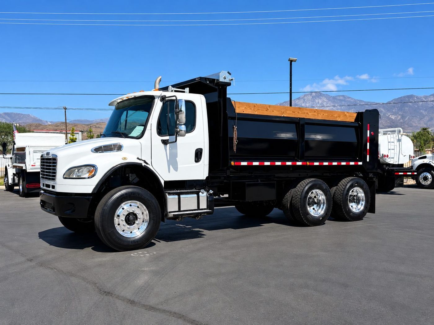 2017 Freightliner M2 — photo 1 of 26