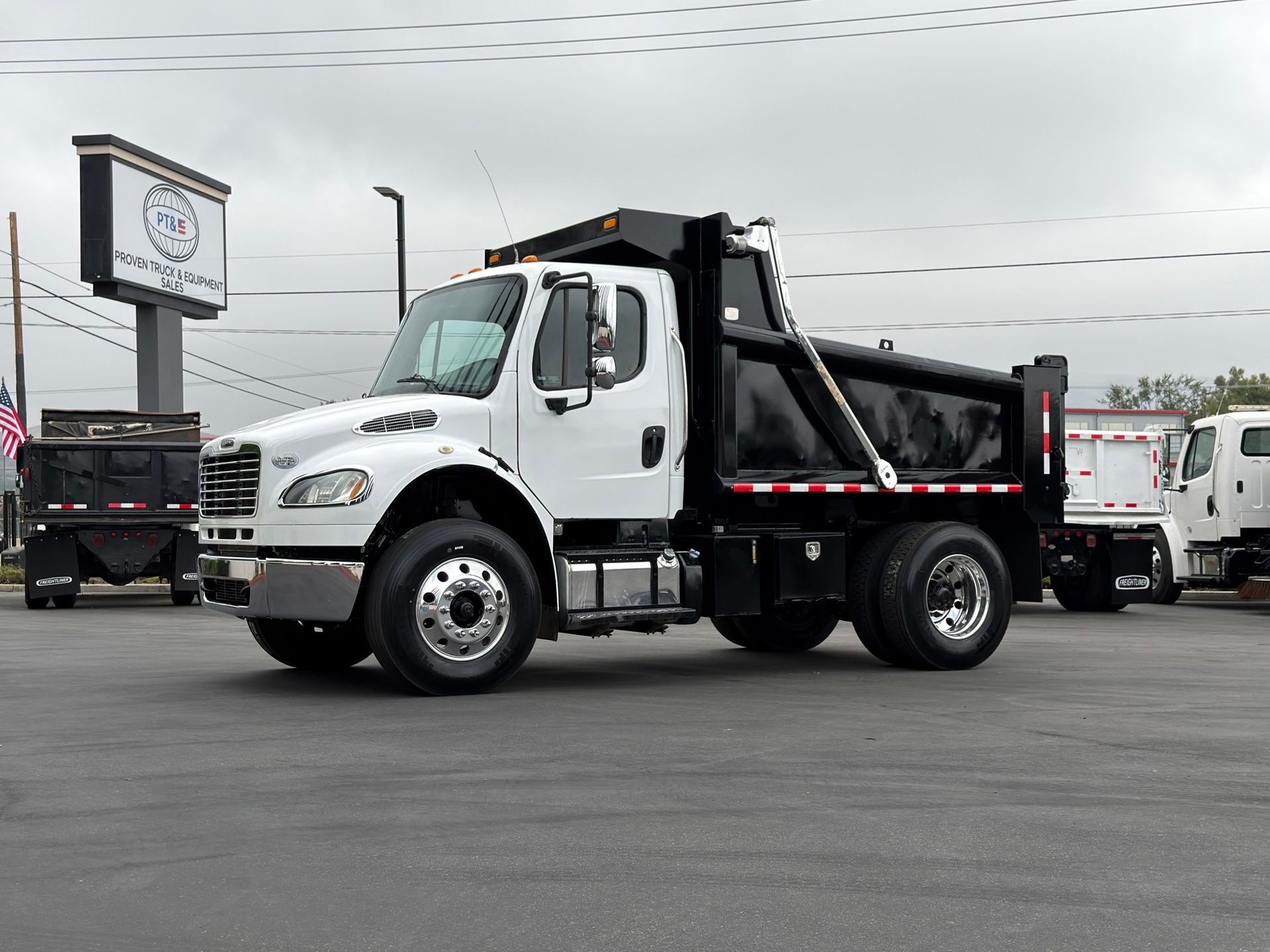2015 Freightliner M2 photo 1