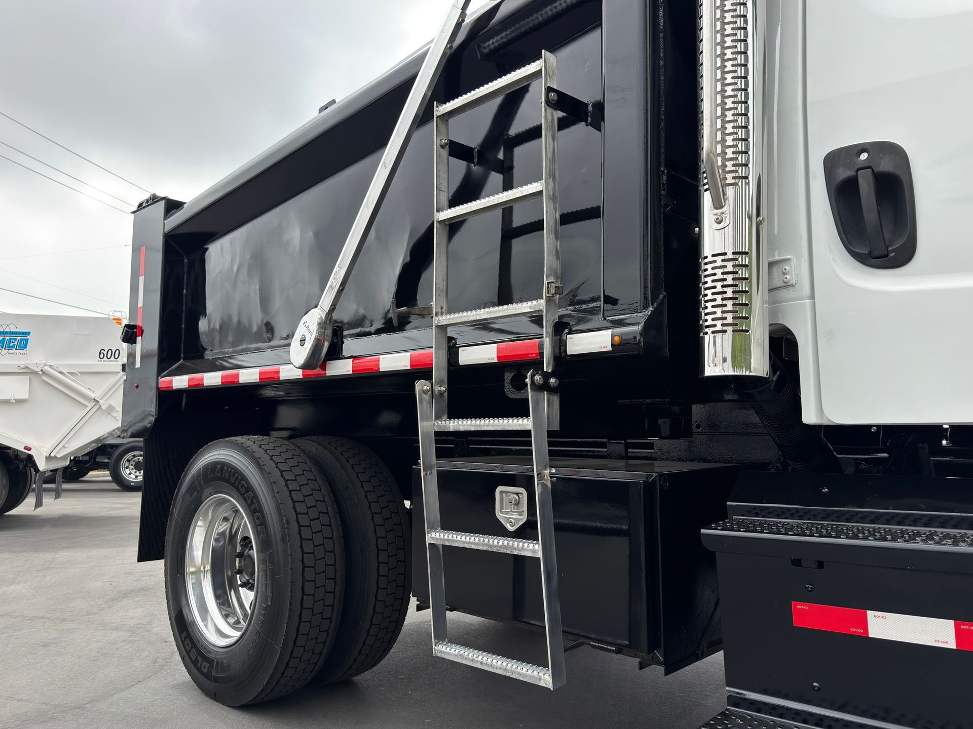 2015 Freightliner M2 photo 12