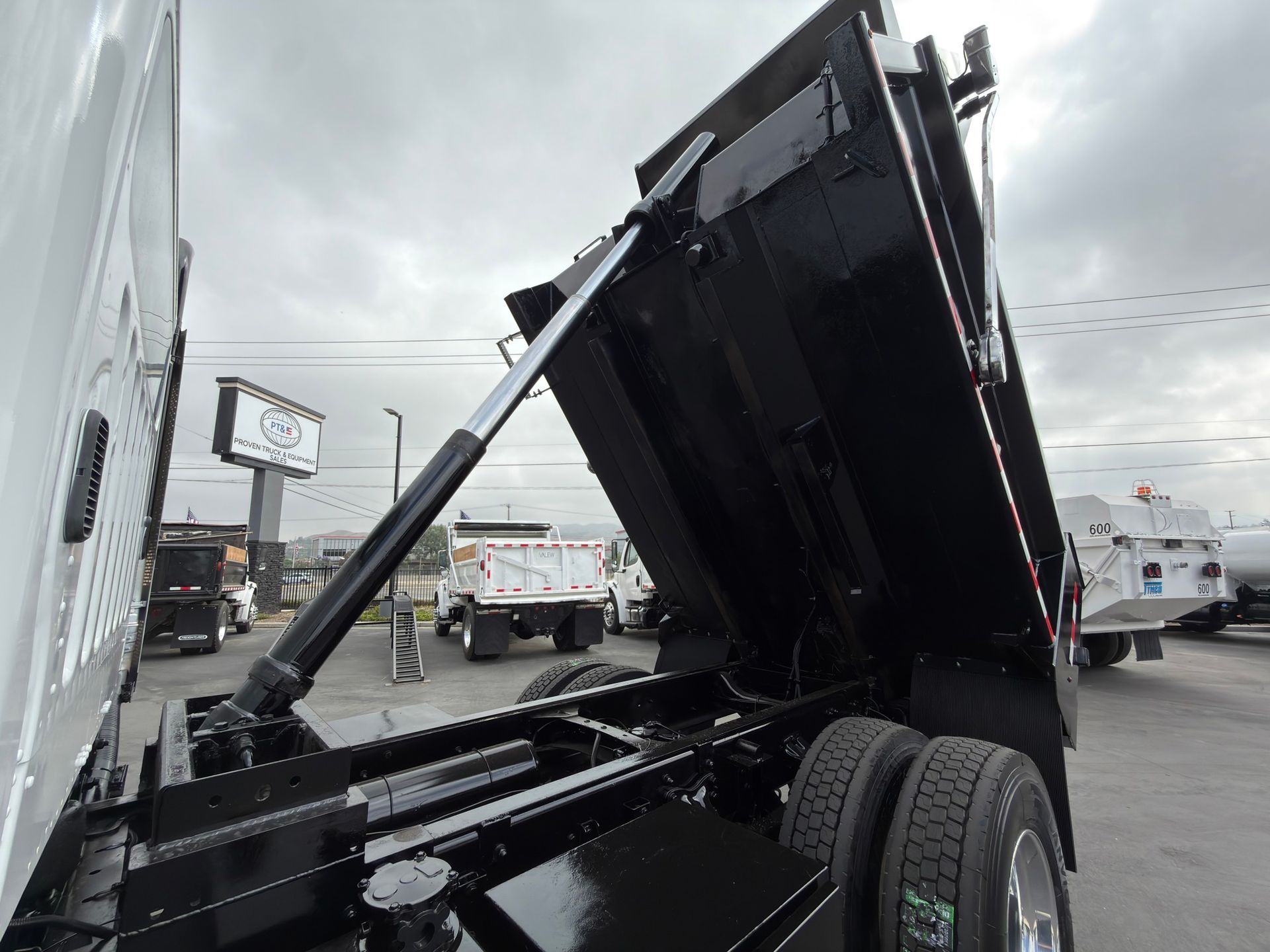 2015 Freightliner M2 photo 14