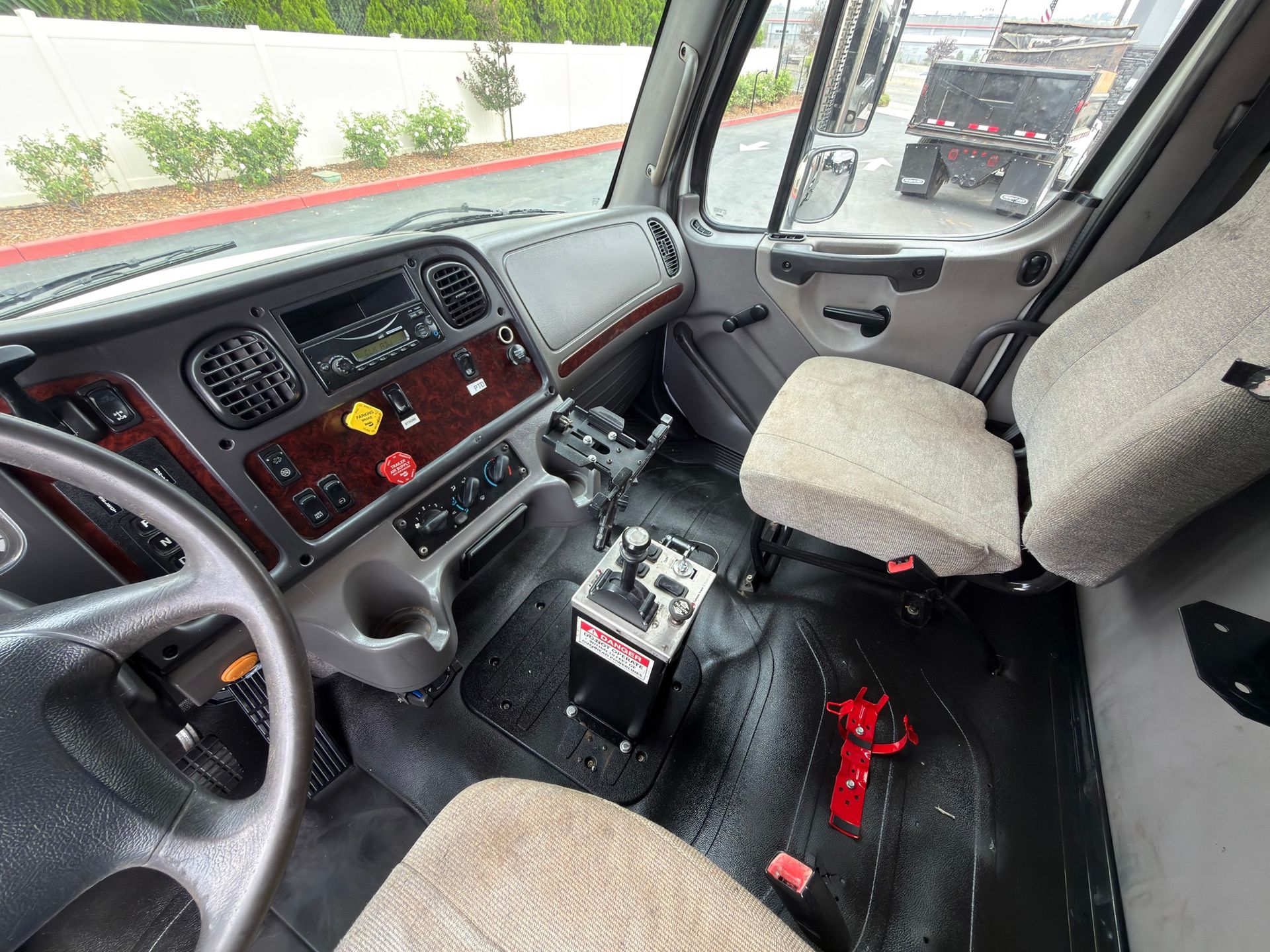 2015 Freightliner M2 photo 19