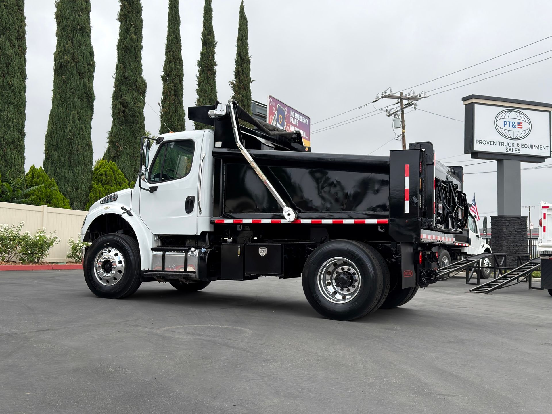 2015 Freightliner M2 photo 3