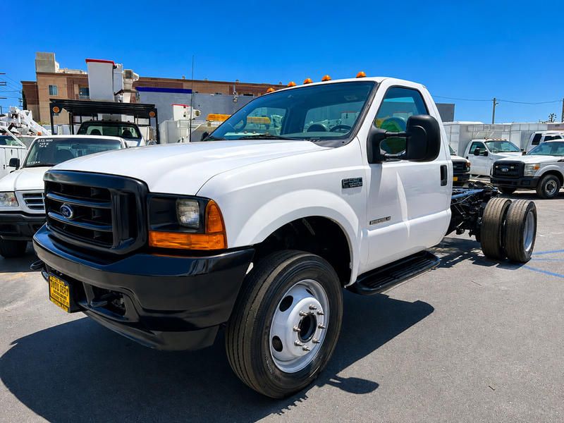2001 Ford F-550 S.D. Cab & Chassis · photo 1 of 17