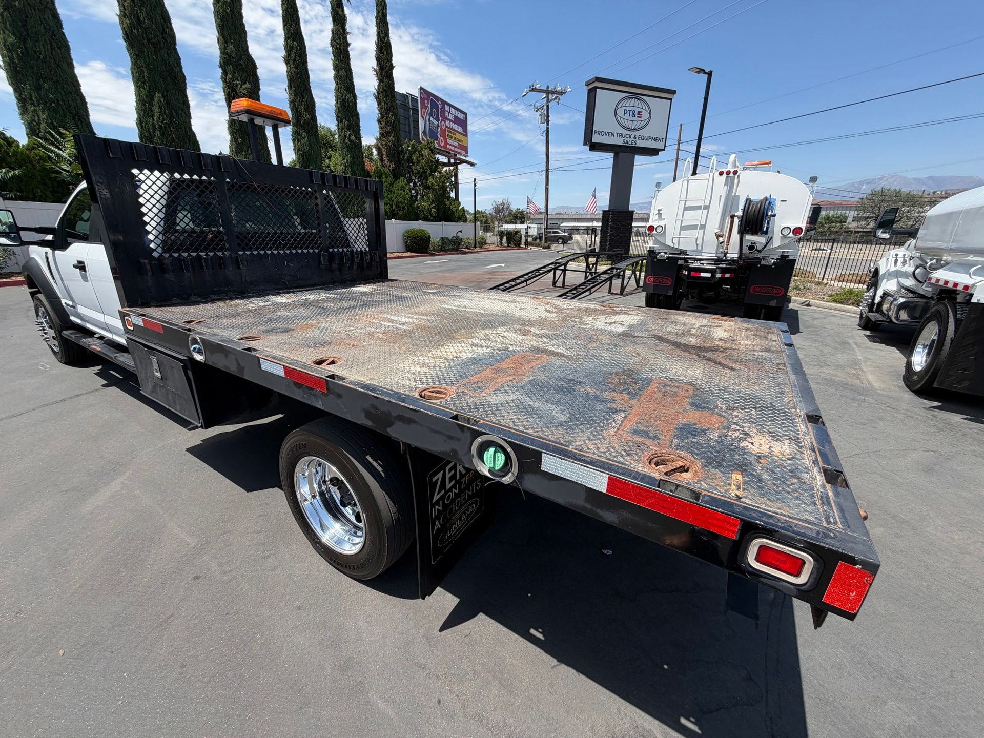 2017 Ford F550 photo 14