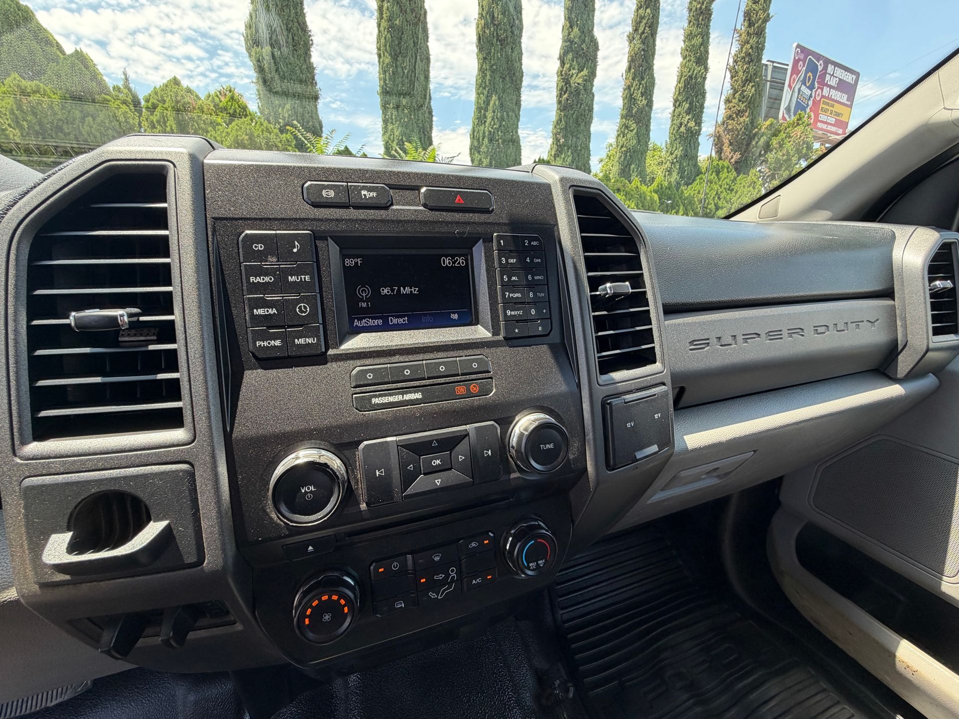 2017 Ford F550 photo 17