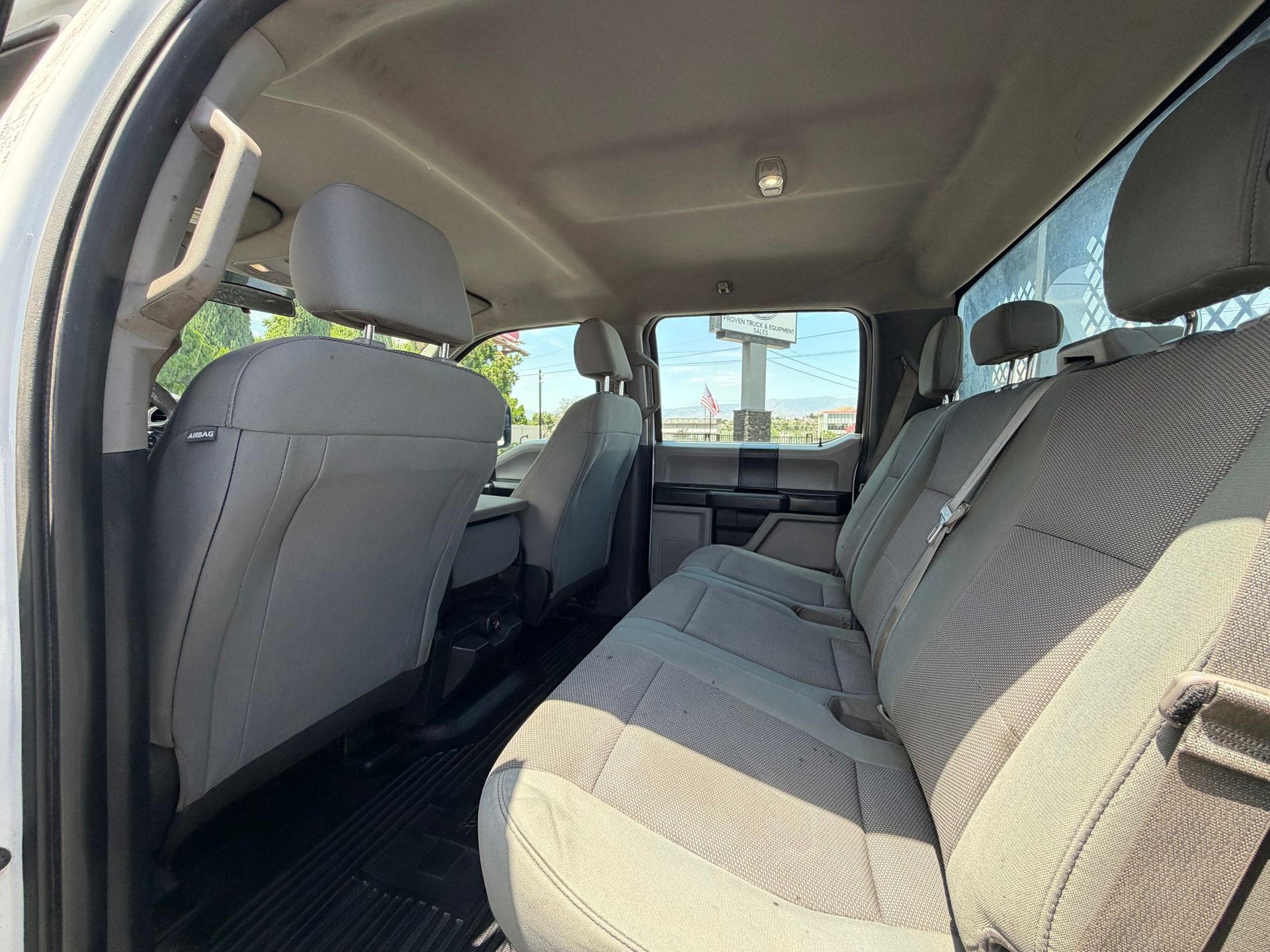 2017 Ford F550 photo 19