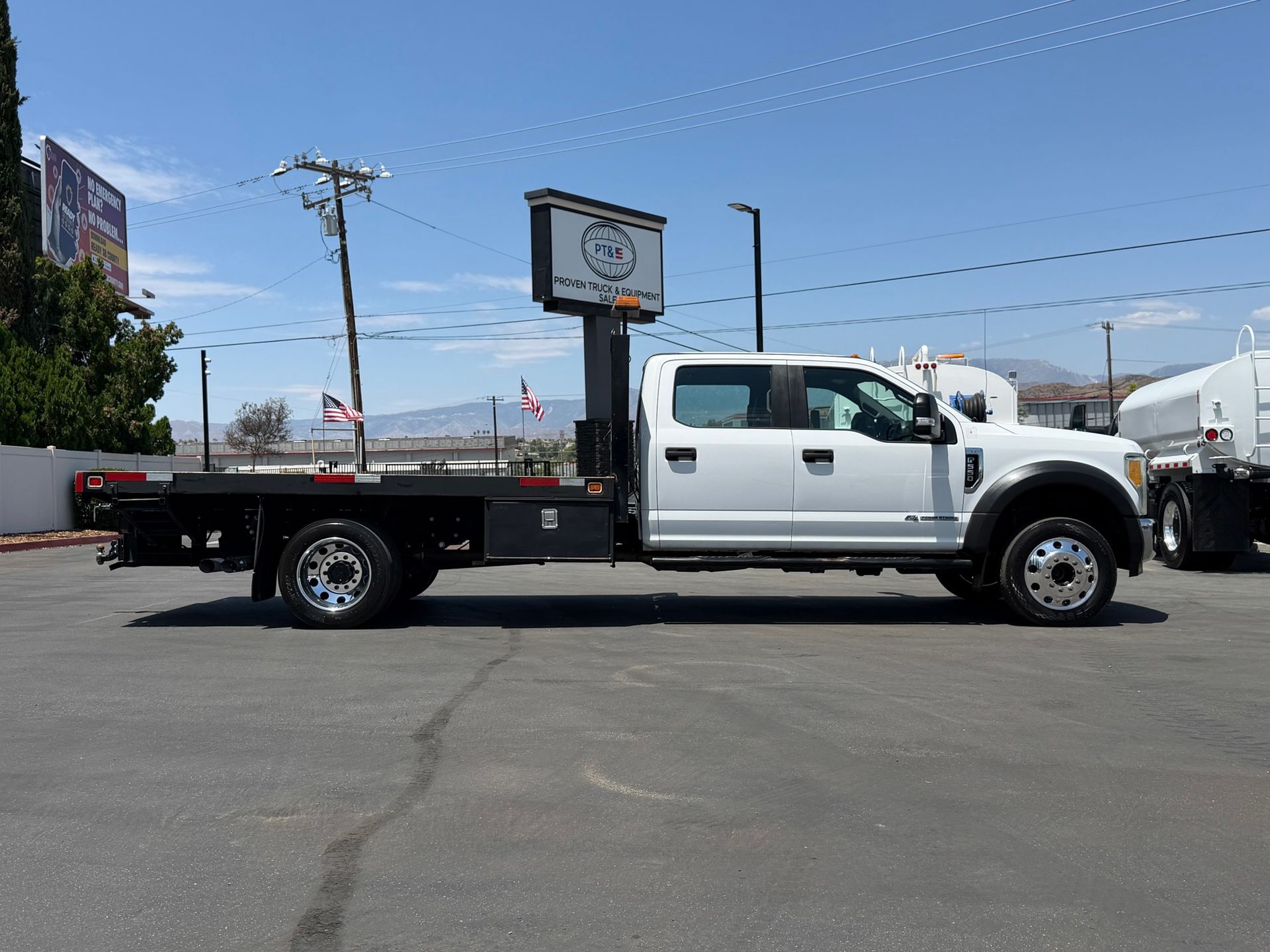 2017 Ford F550 photo 6