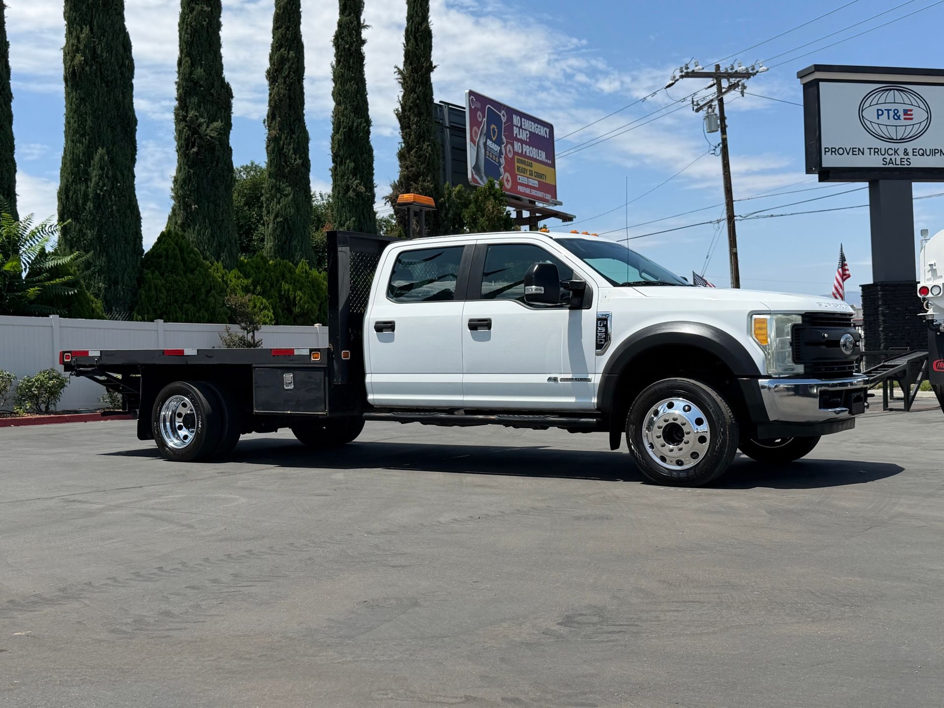 2017 Ford F550 photo 7