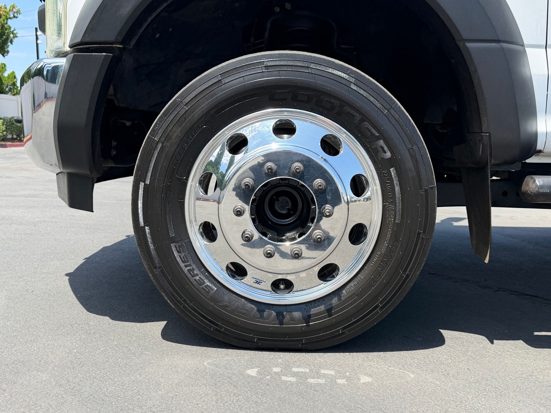 2017 Ford F550 photo 8