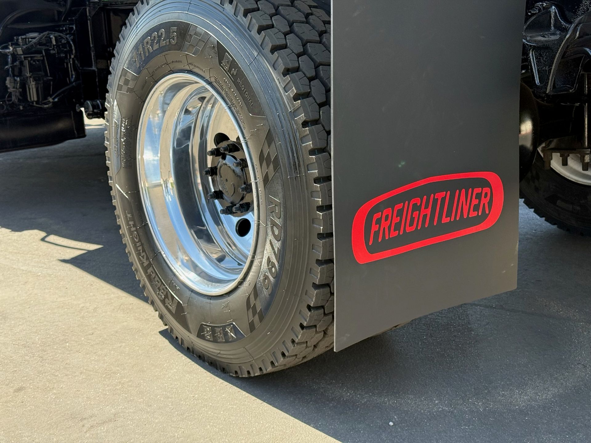 2019 Freightliner M2 106 photo 11