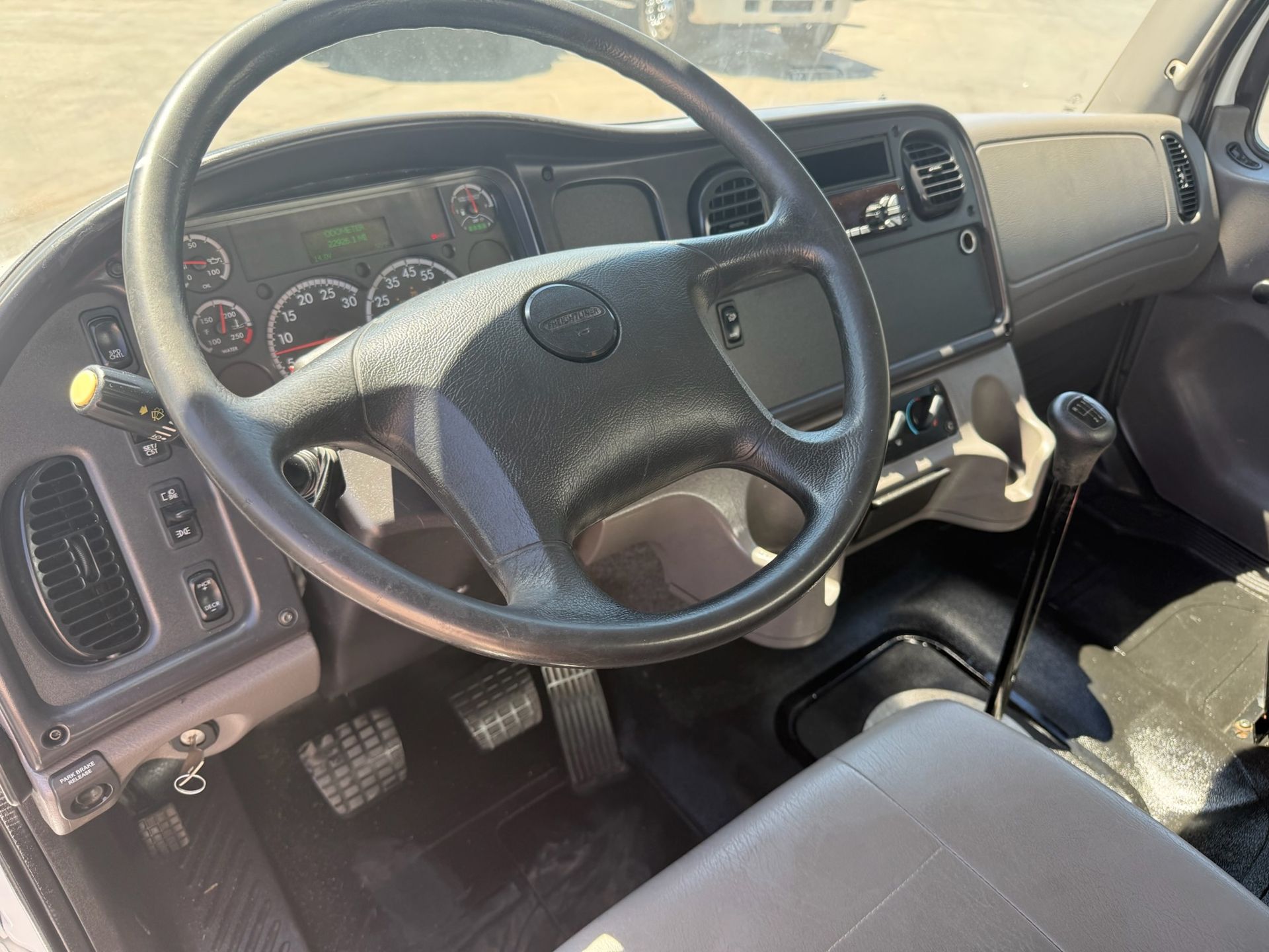 2019 Freightliner M2 106 photo 13