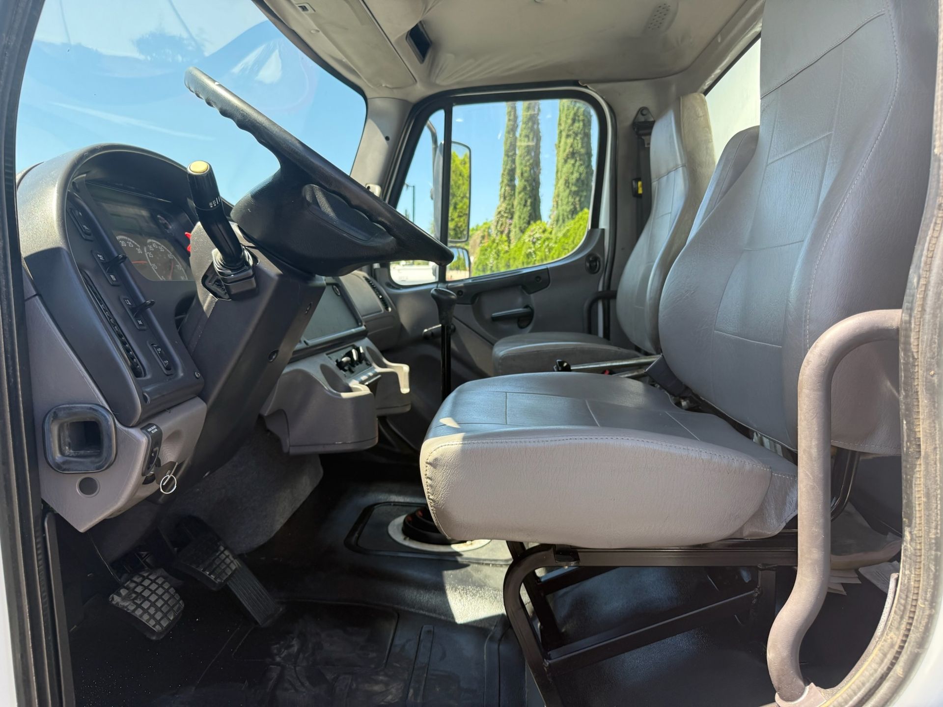 2019 Freightliner M2 106 photo 14