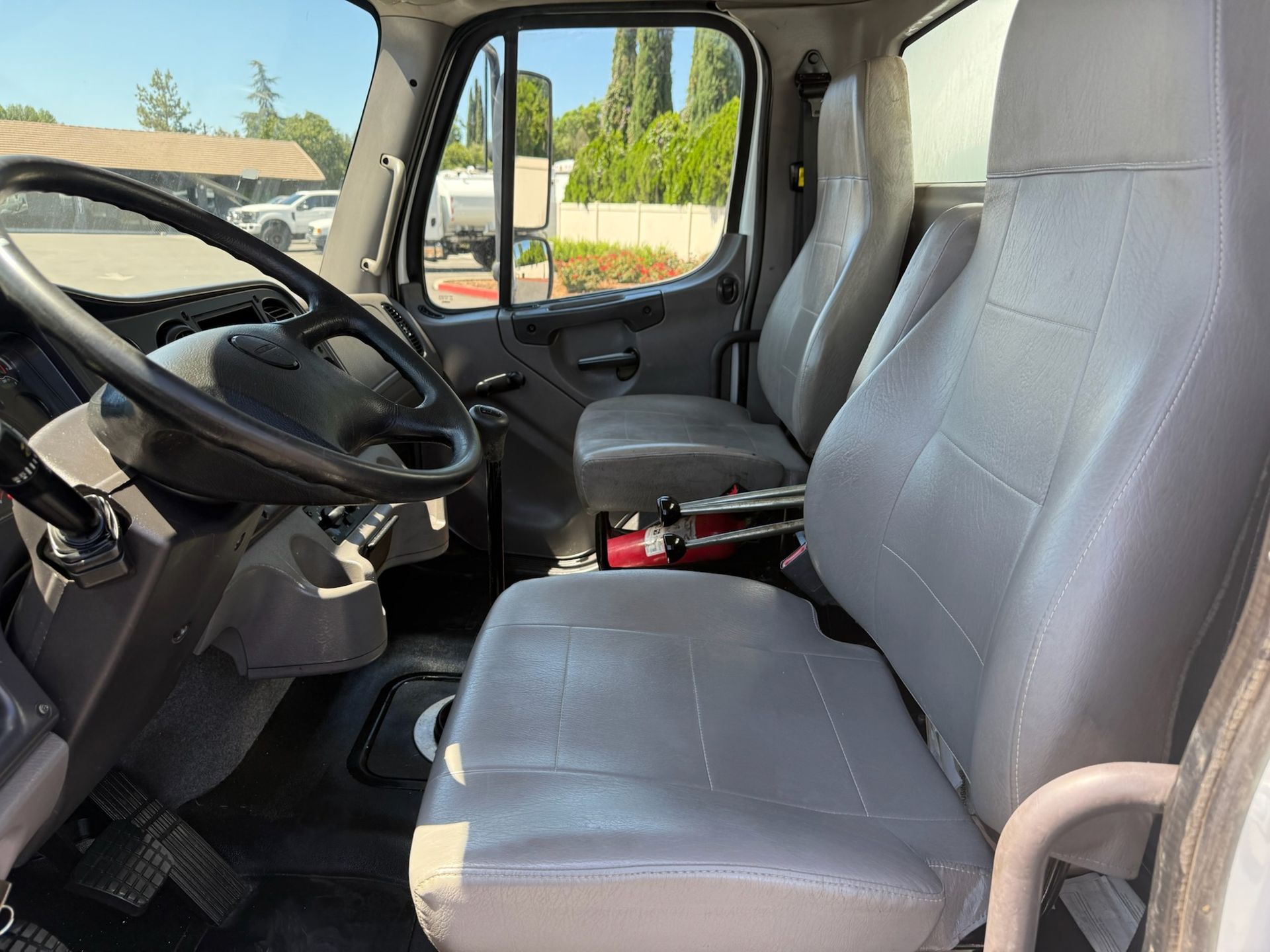 2019 Freightliner M2 106 photo 15
