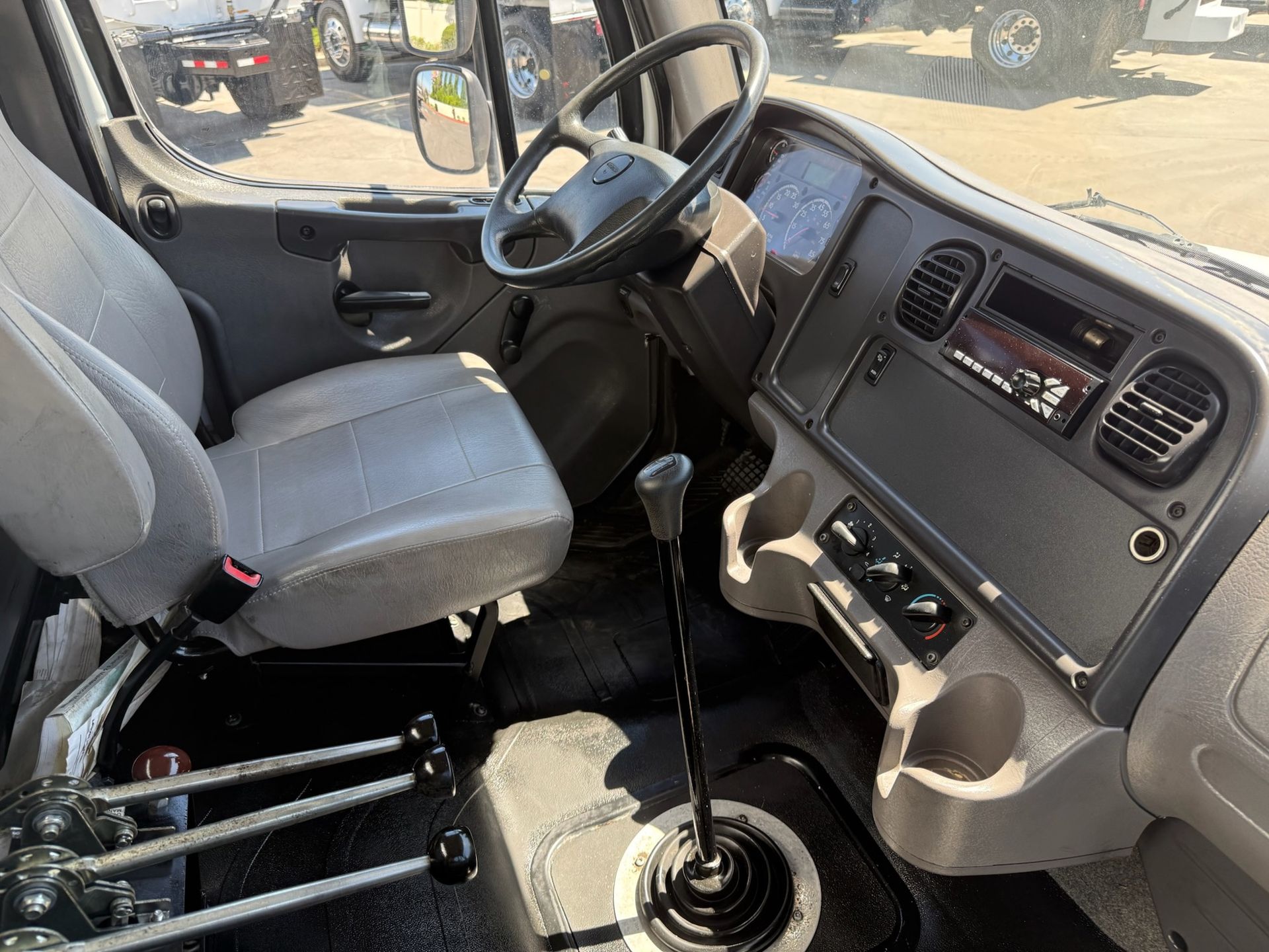 2019 Freightliner M2 106 photo 16