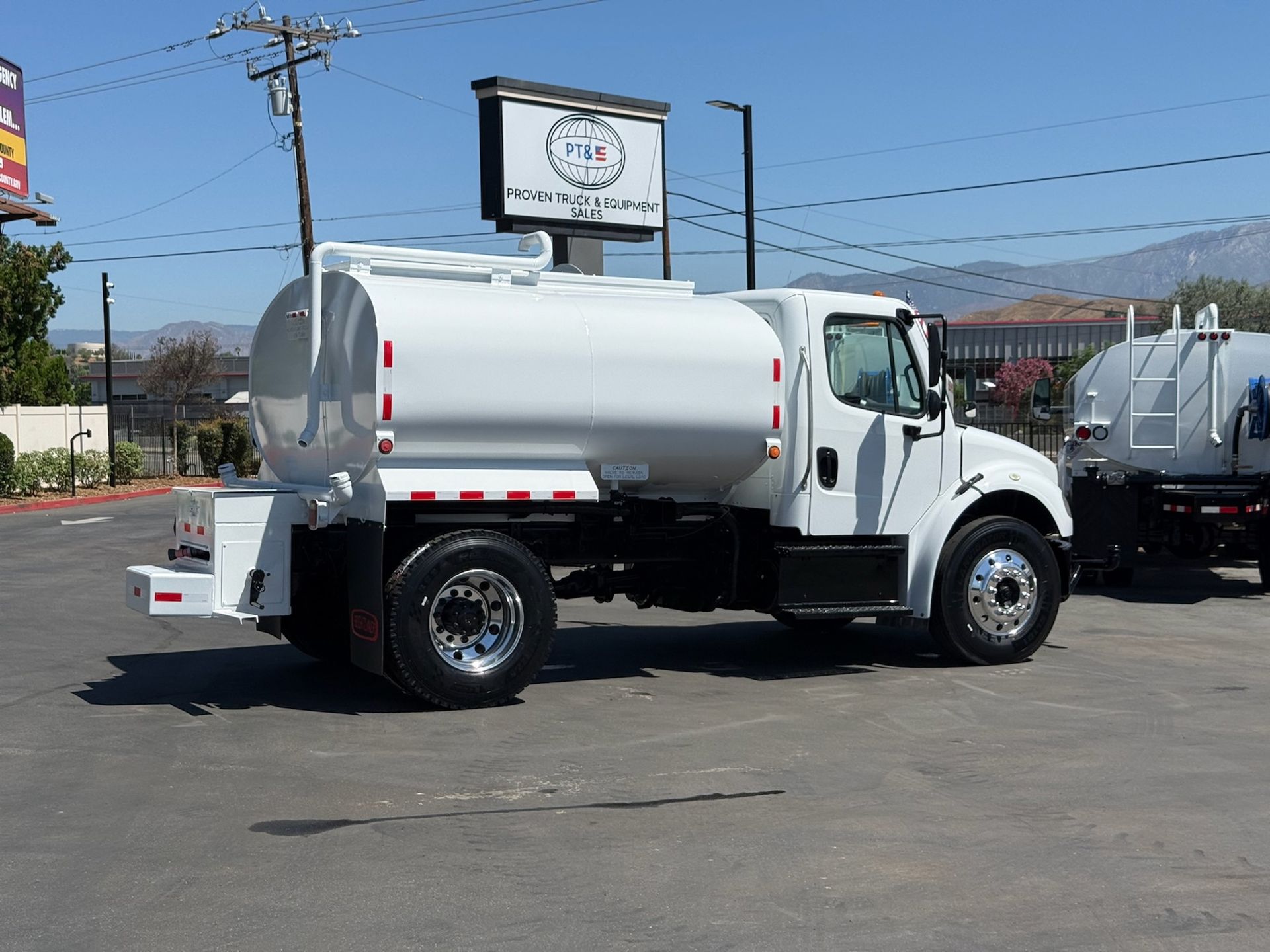 2019 Freightliner M2 106 photo 3