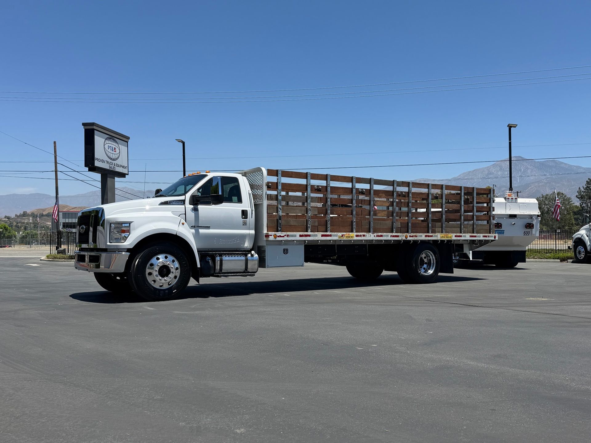 2022 Ford F650 photo 1