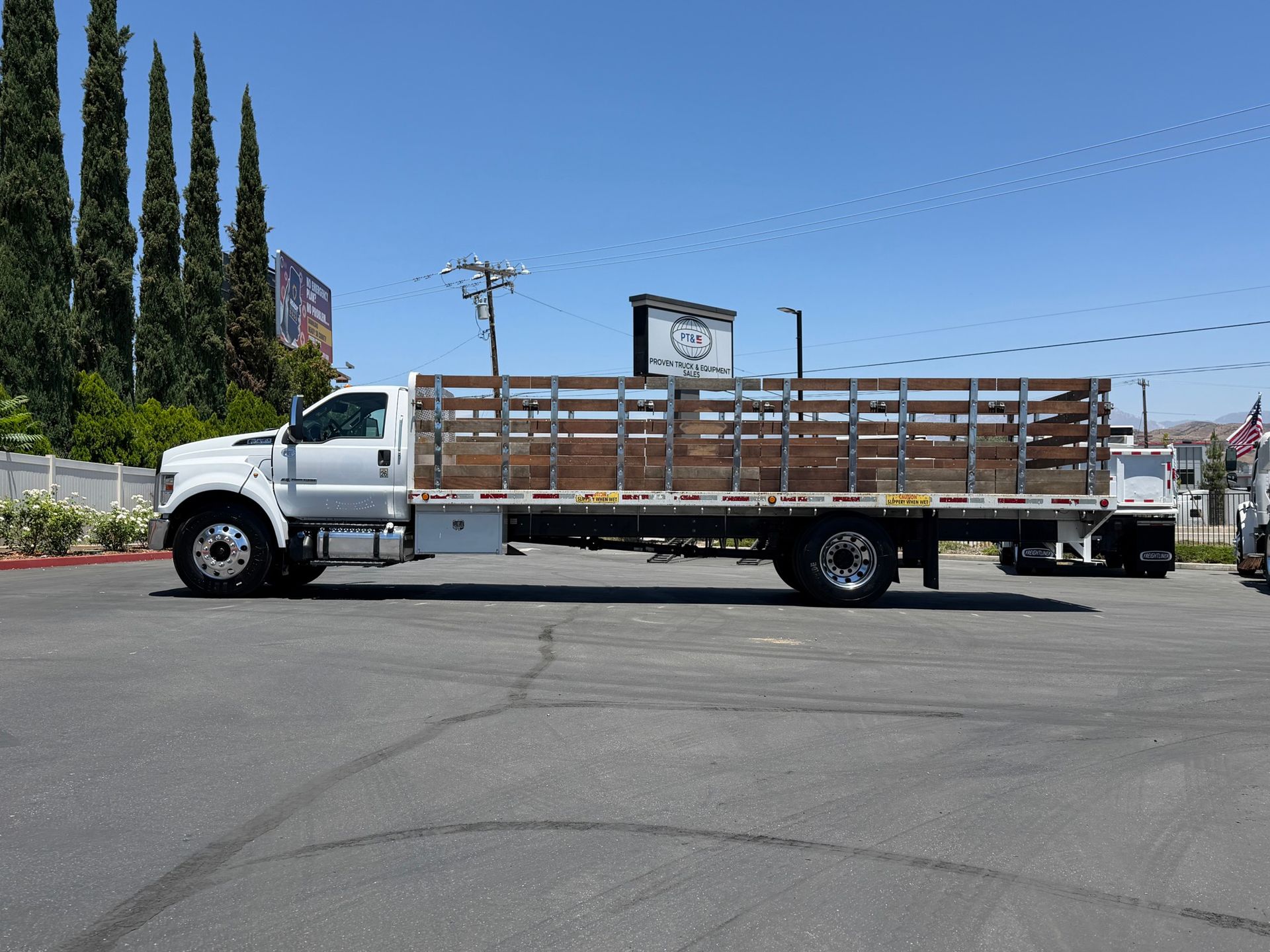 2022 Ford F650 photo 2