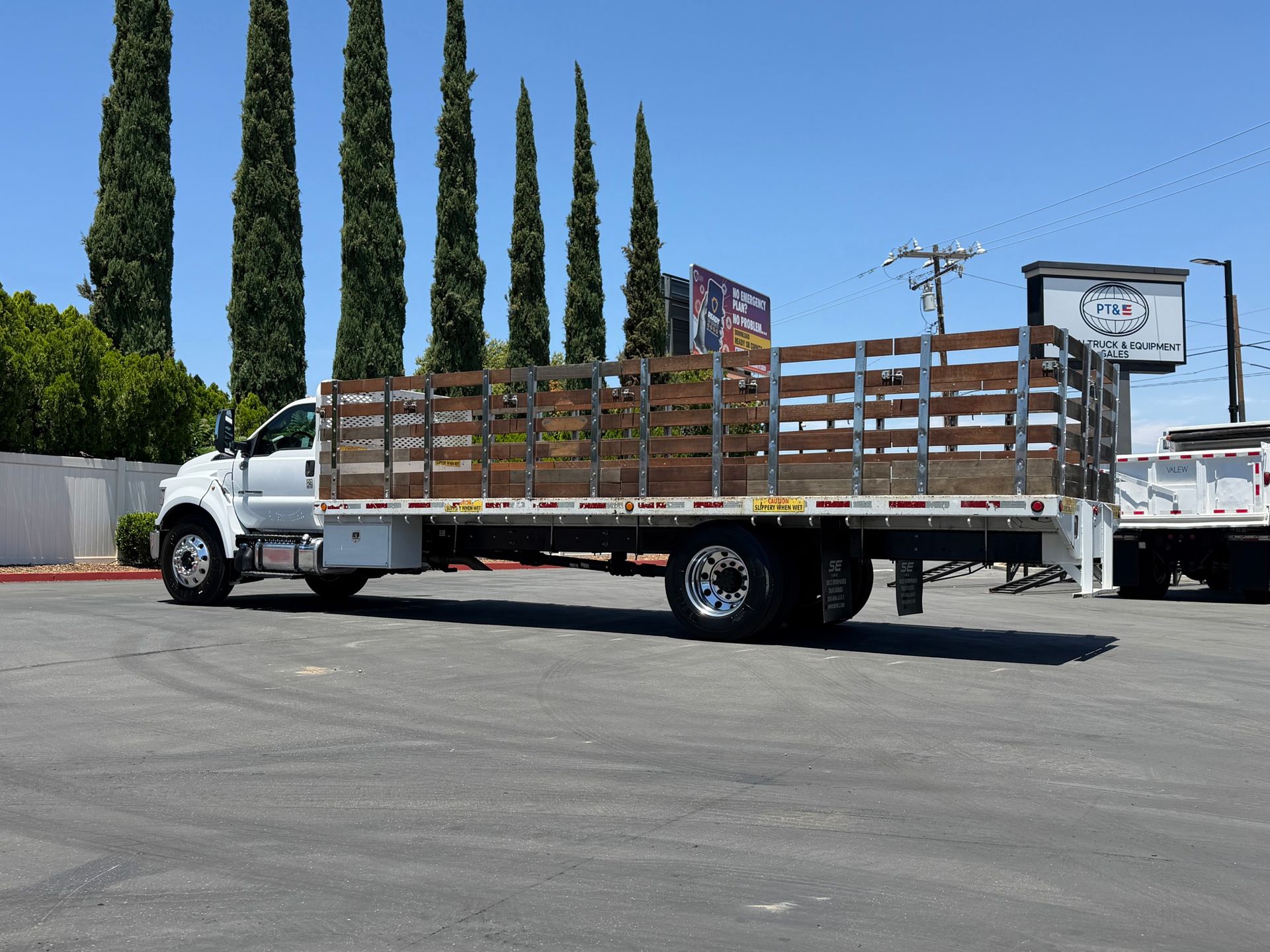 2022 Ford F650 photo 3