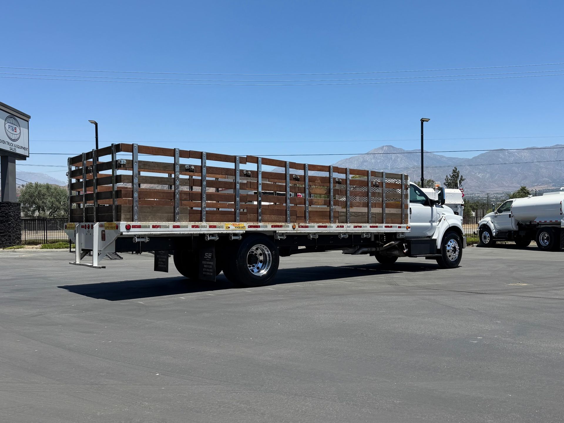 2022 Ford F650 photo 5