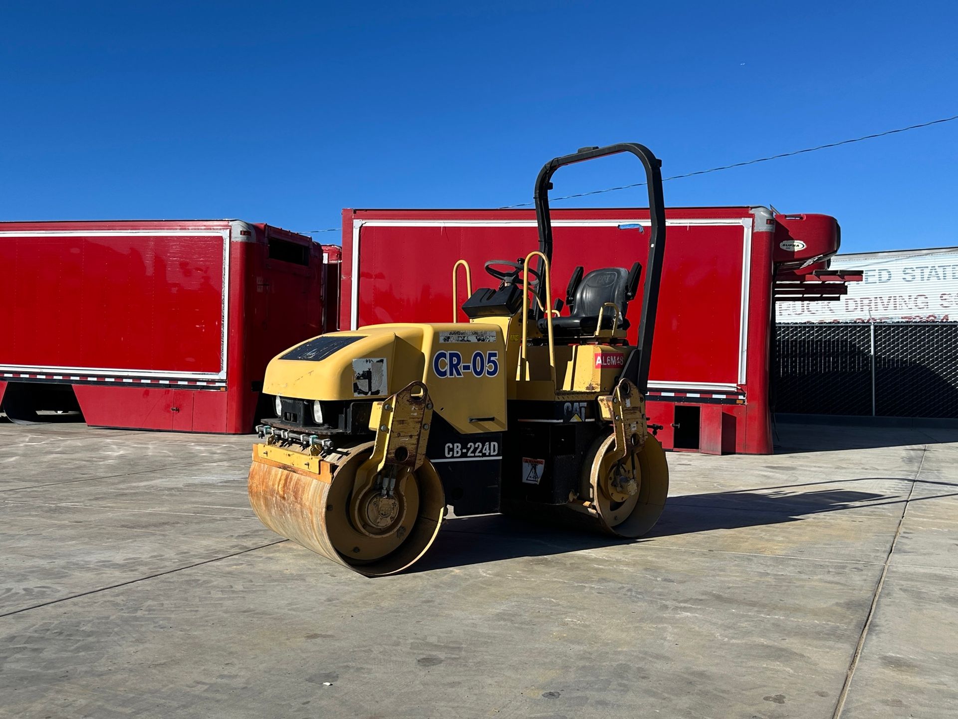 2004 Caterpillar CB-224D photo 1