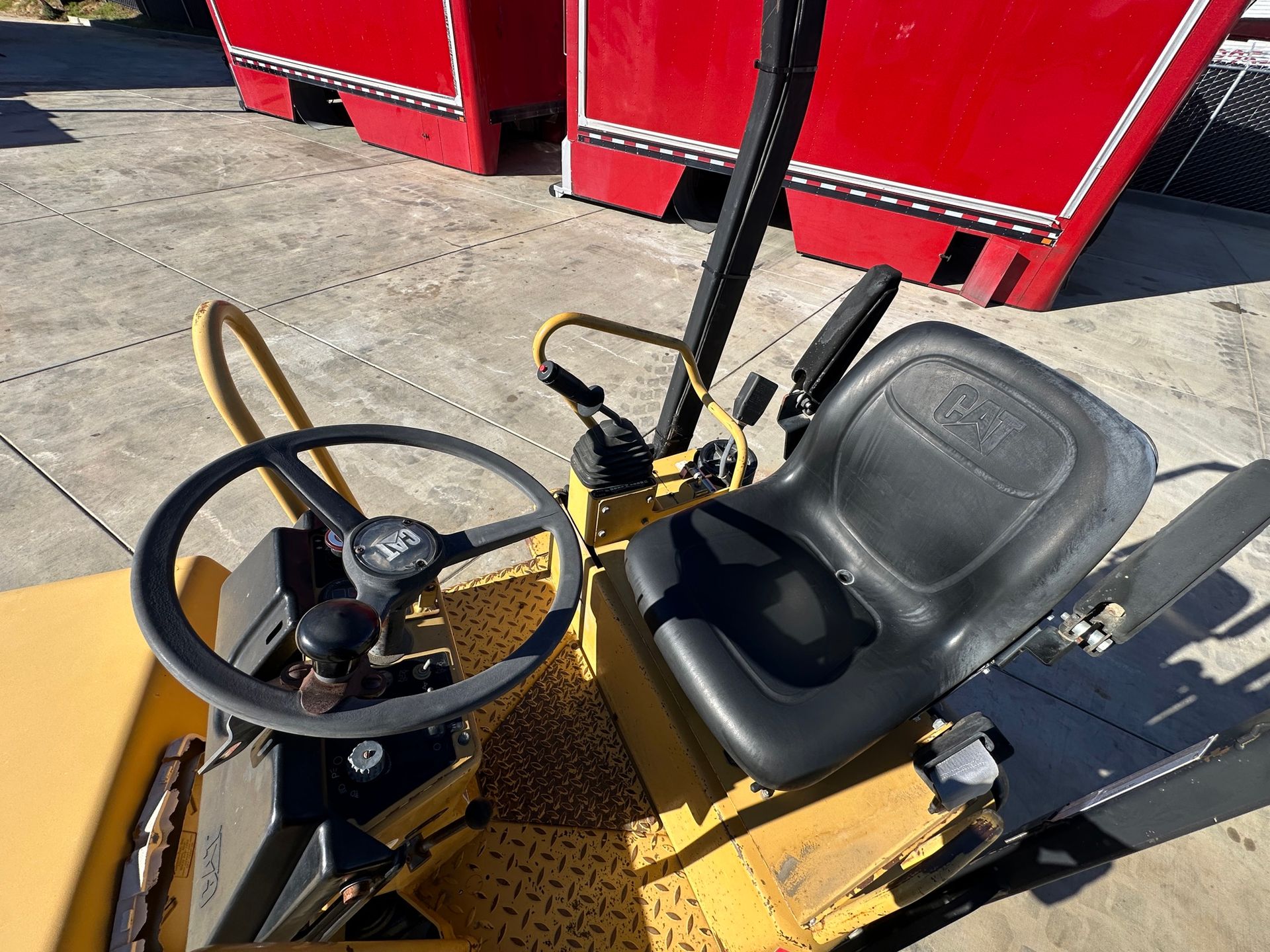 2004 Caterpillar CB-224D photo 10