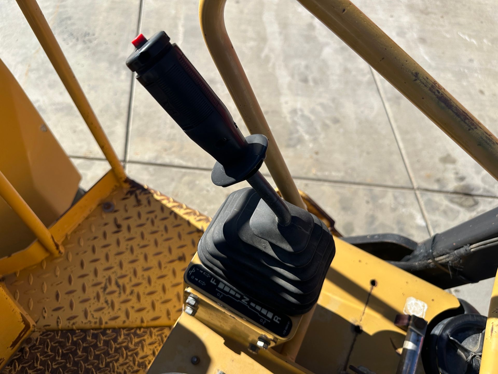 2004 Caterpillar CB-224D photo 12