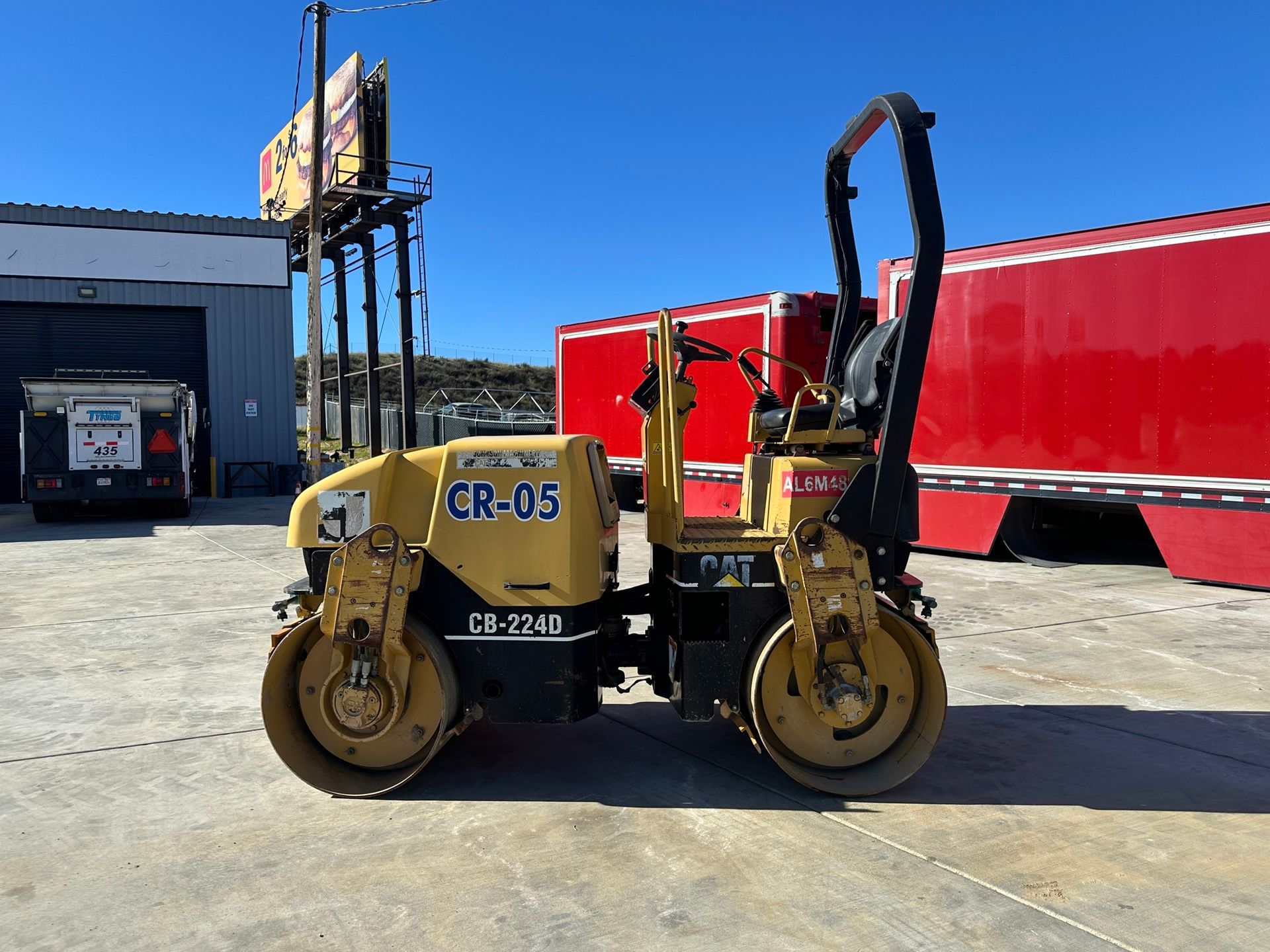2004 Caterpillar CB-224D photo 2
