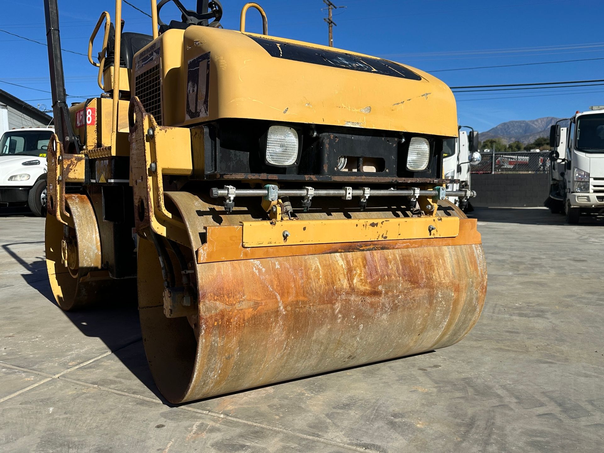 2004 Caterpillar CB-224D photo 7